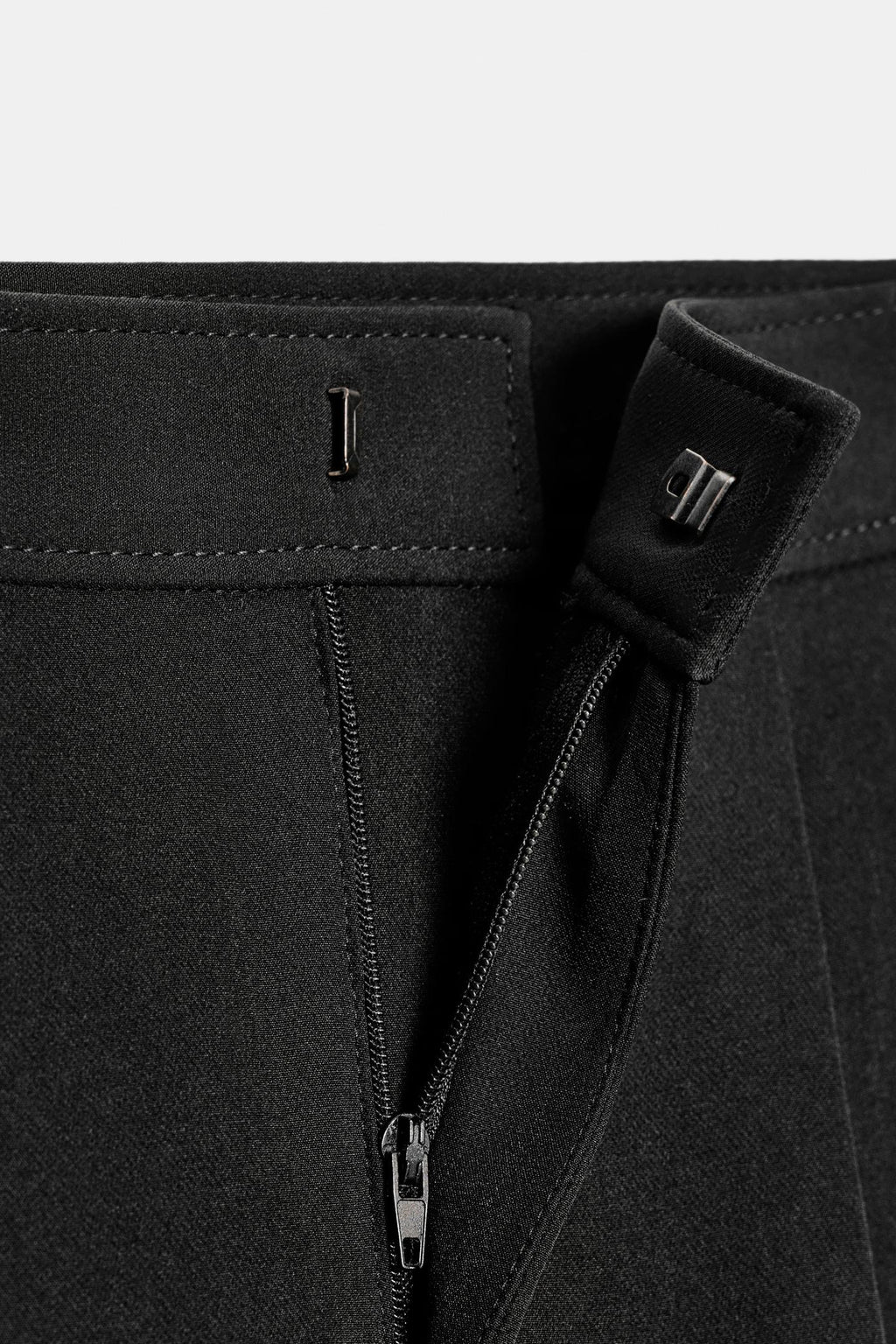 Zara Pantalón Carrot con Bolsillo Cargo - Negro