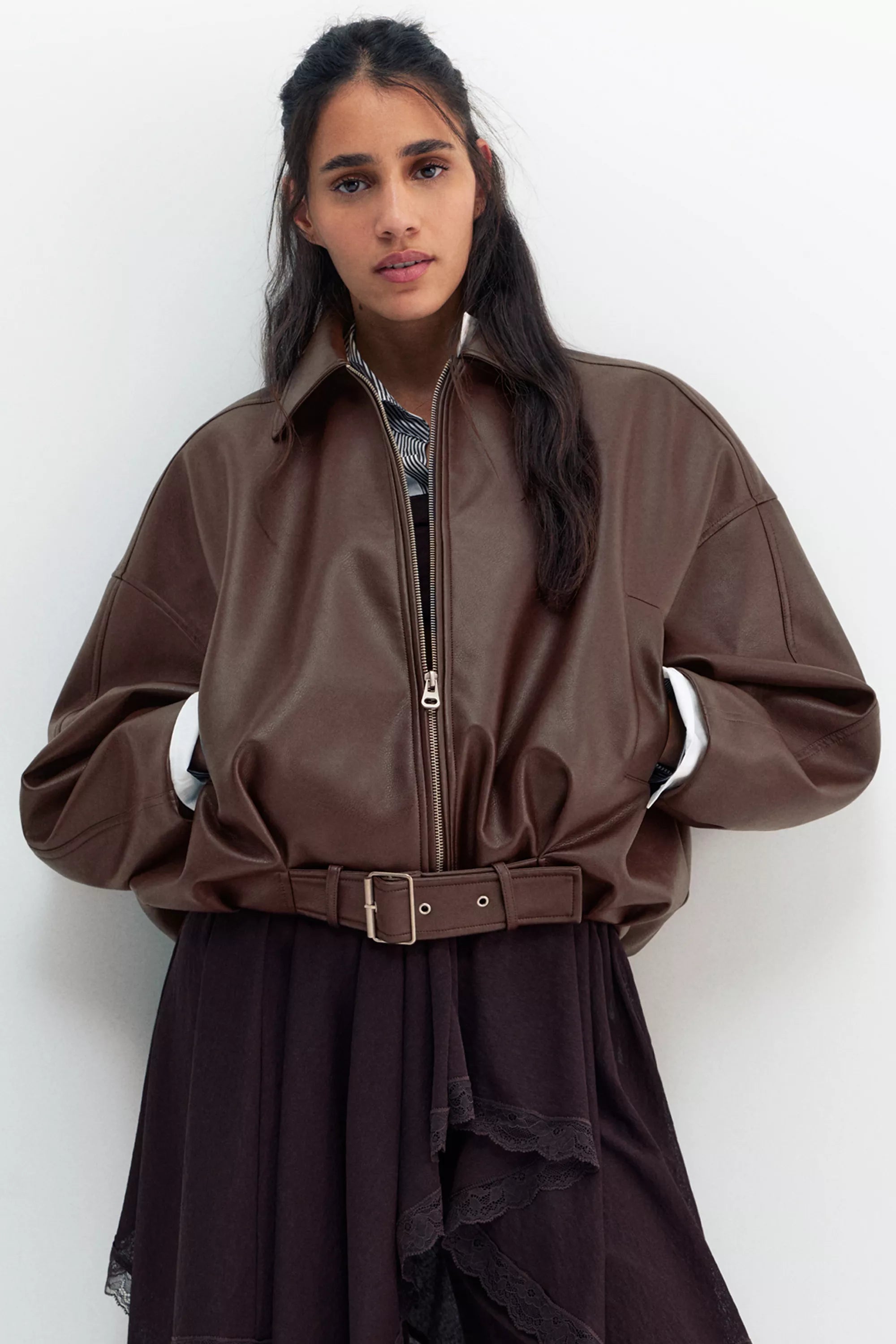 Chaqueta bomber efecto piel color chocolate Pull&Bear