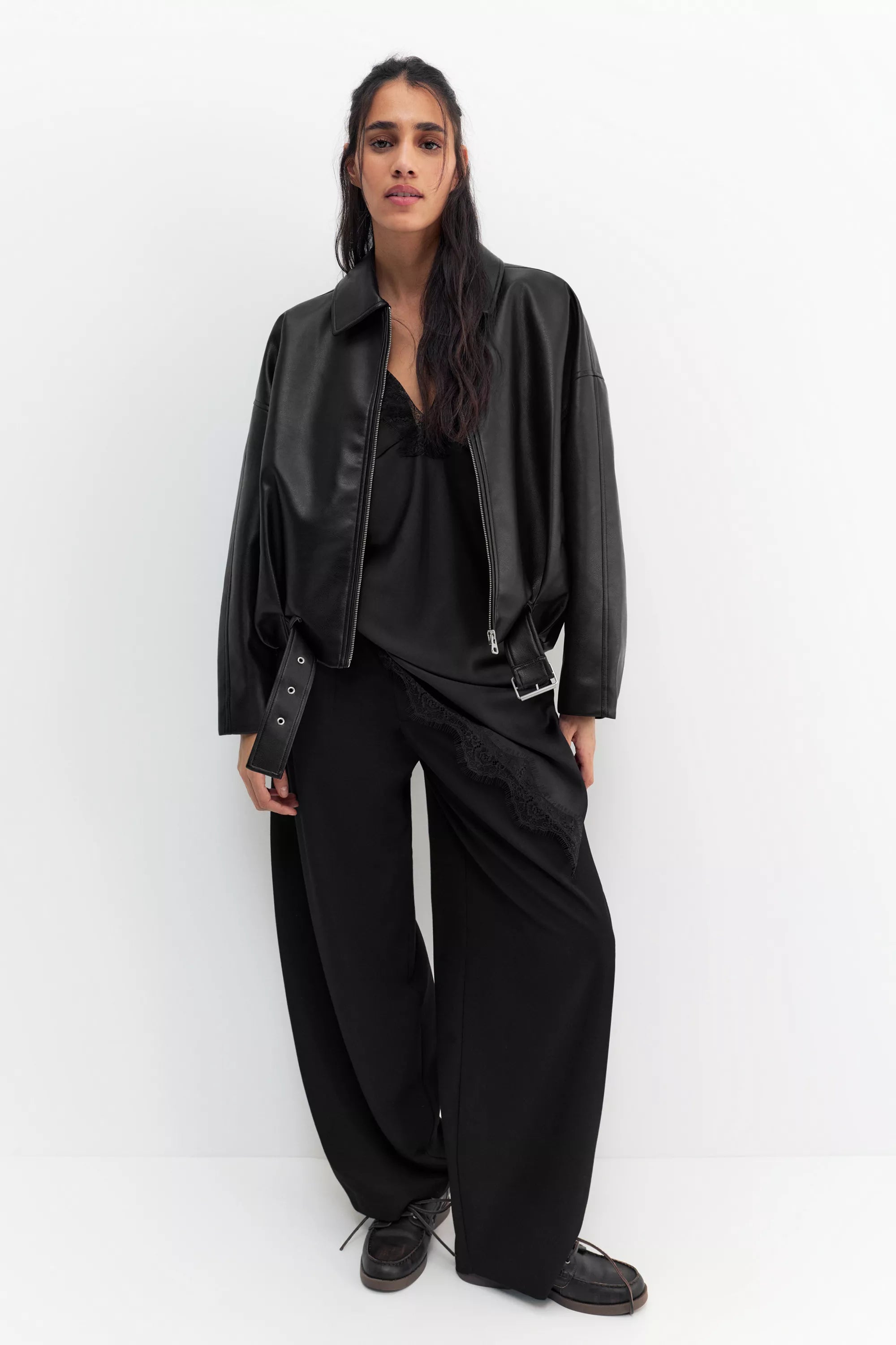 Chaqueta bomber efecto piel color negro Pull&Bear