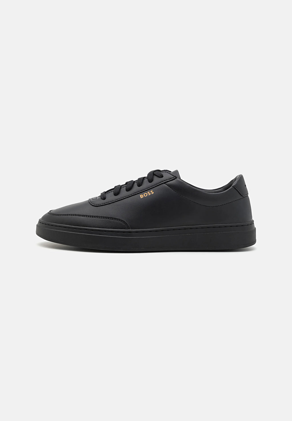 Zapatilla de Piel Boss Black — Logos Dorados