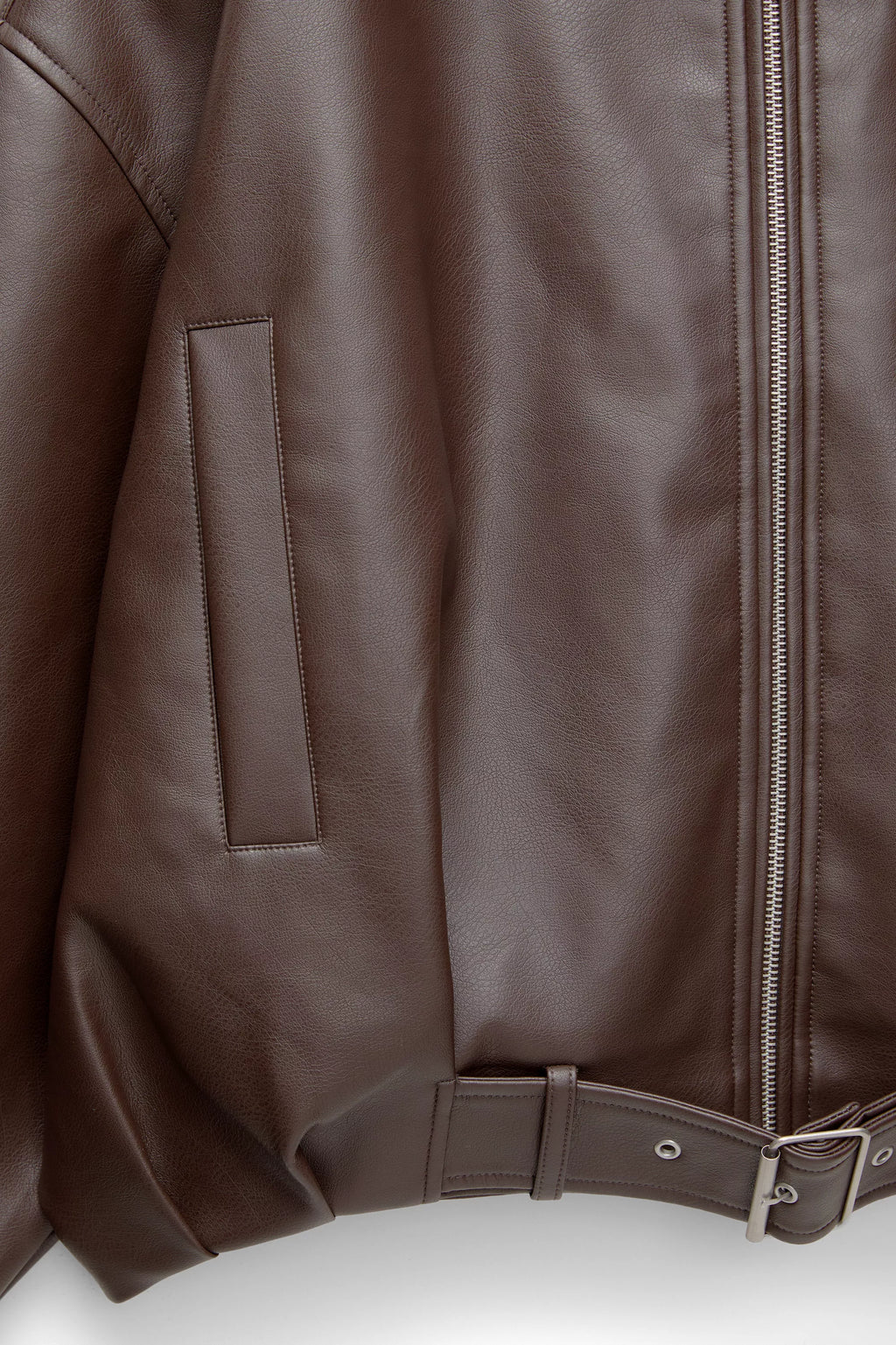 Chaqueta bomber efecto piel color chocolate Pull&Bear