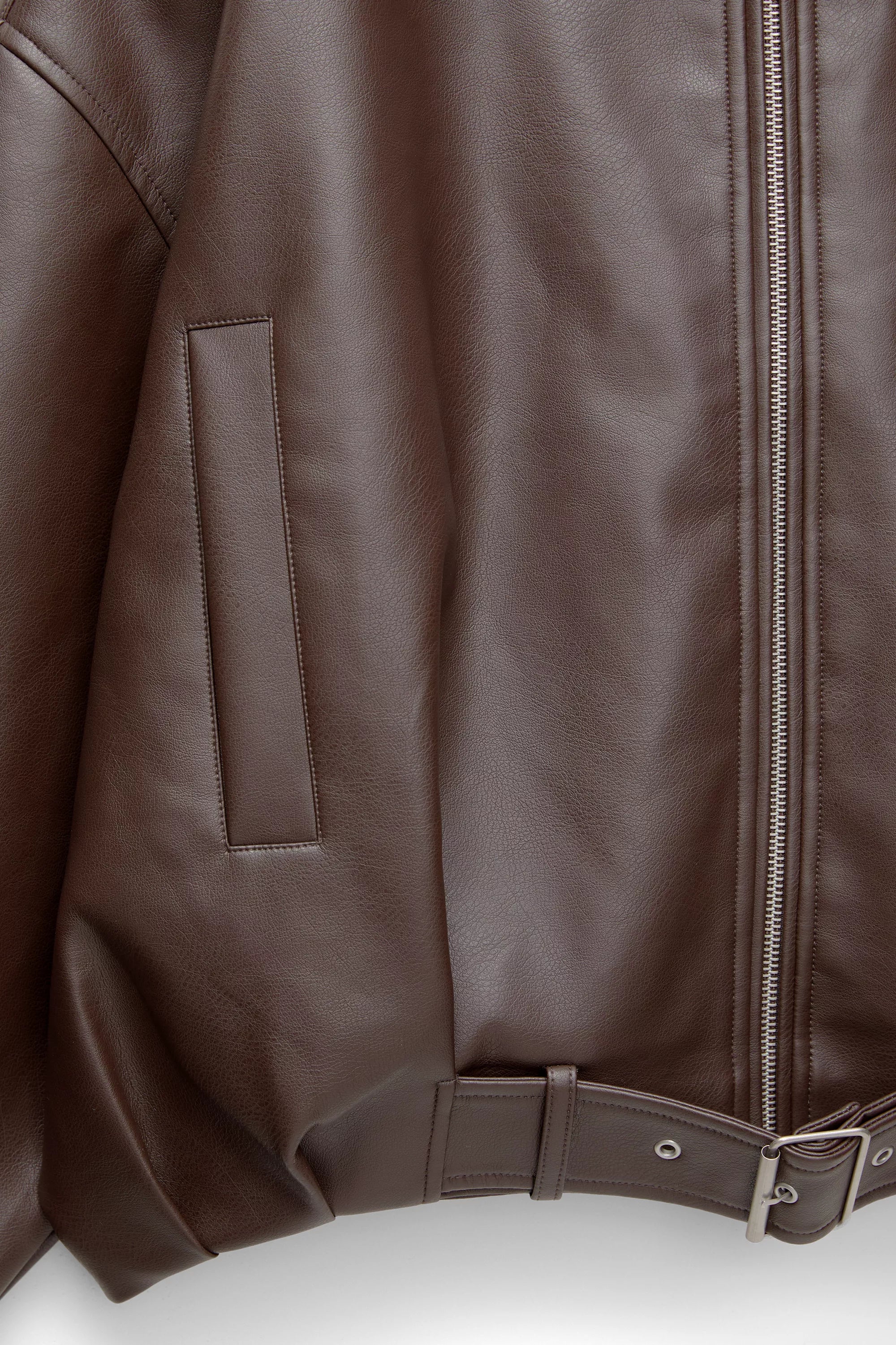 Chaqueta bomber efecto piel color chocolate Pull&Bear