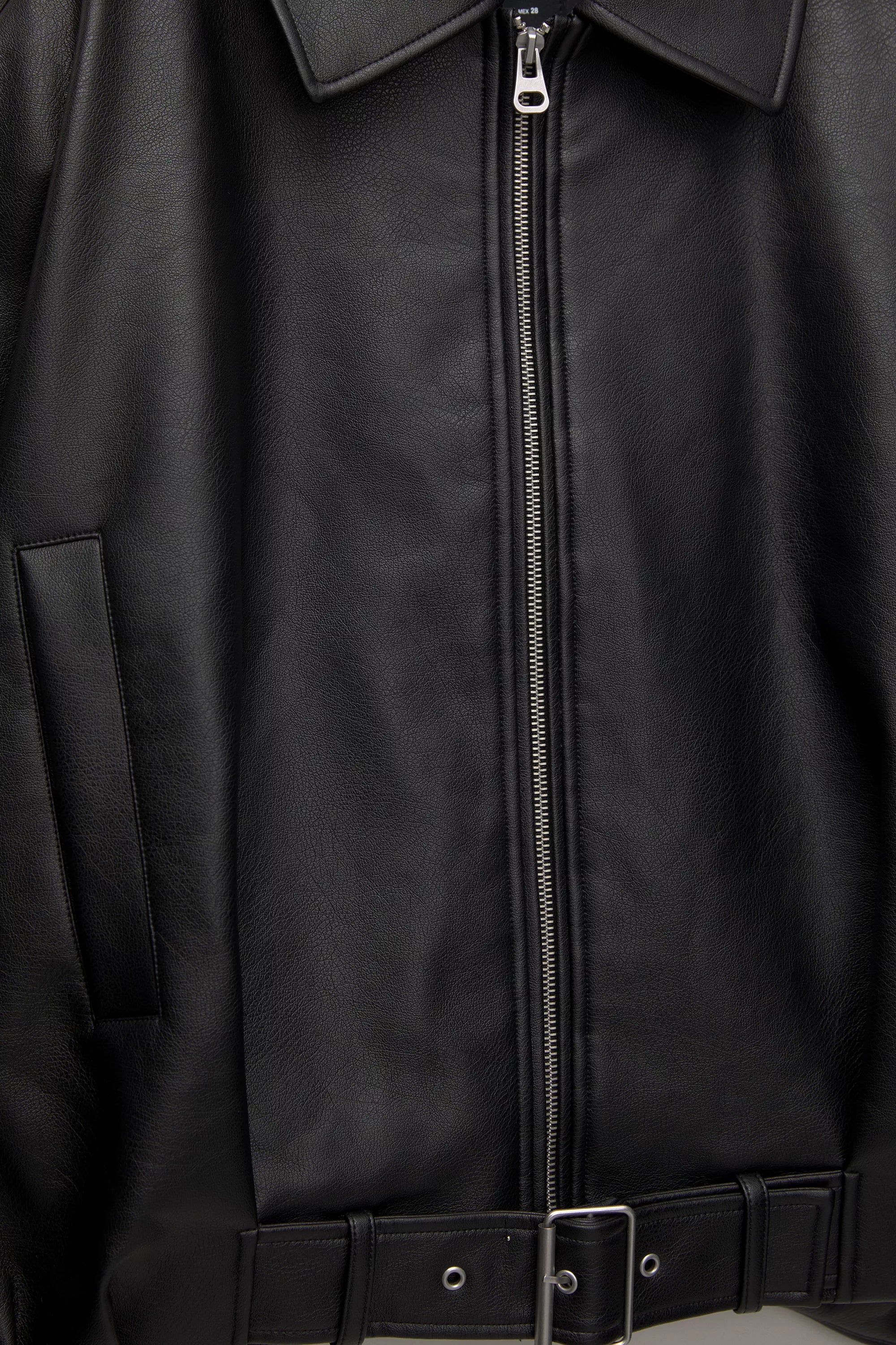 Chaqueta bomber efecto piel color negro Pull&Bear