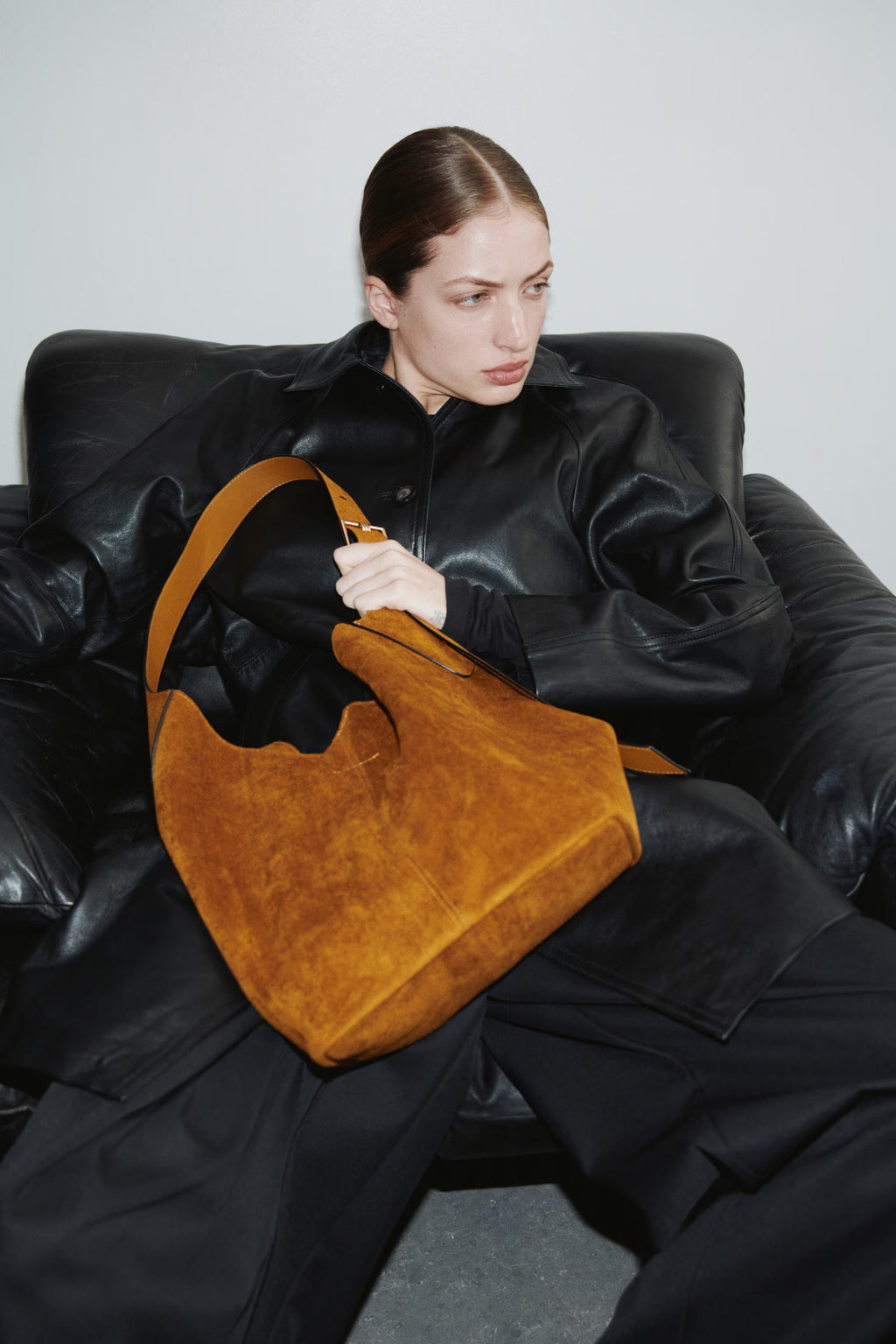 Bolso de hombro marrón nobuk H&M