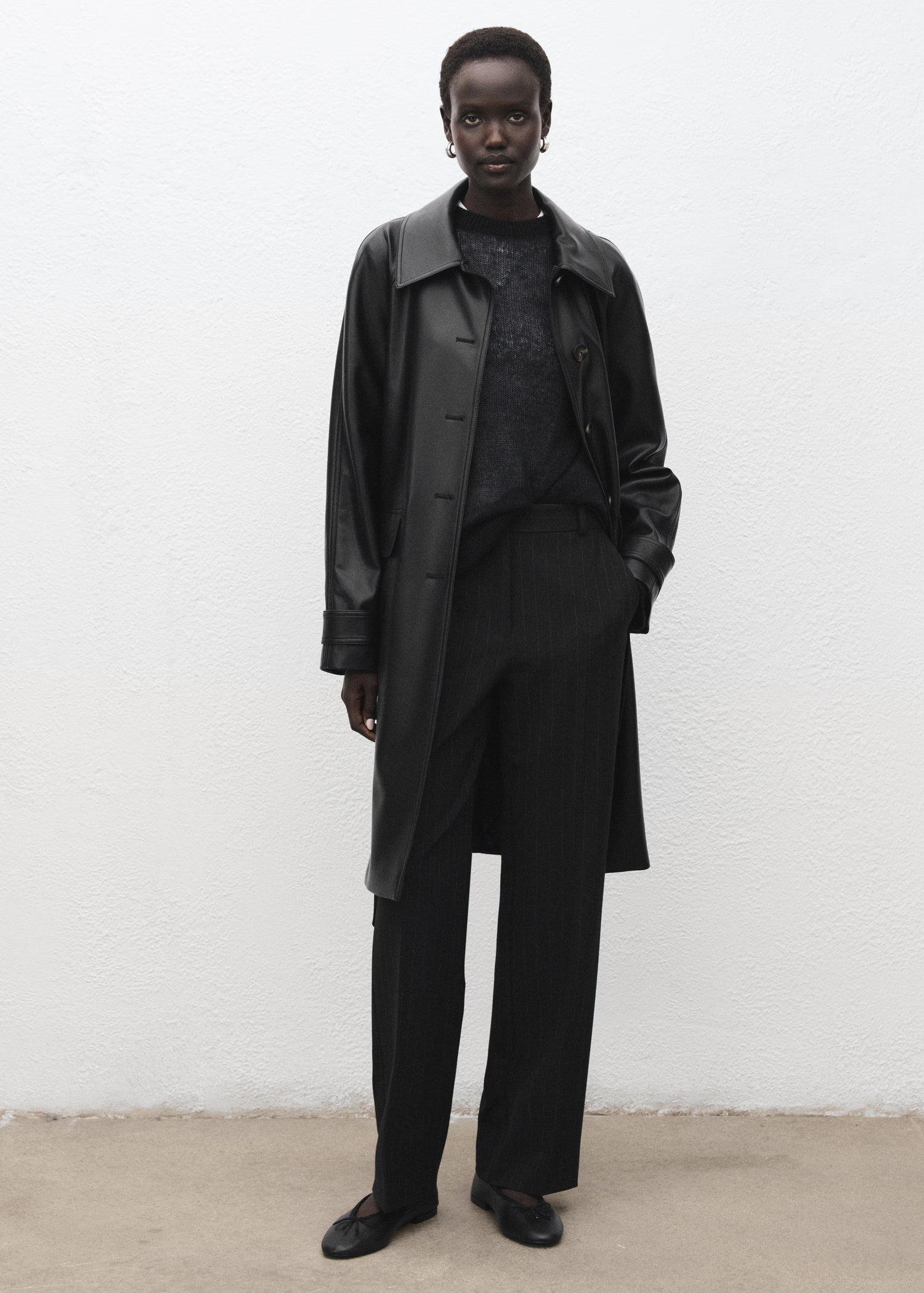 Trench largo Mango efecto piel con cinturón - Negro