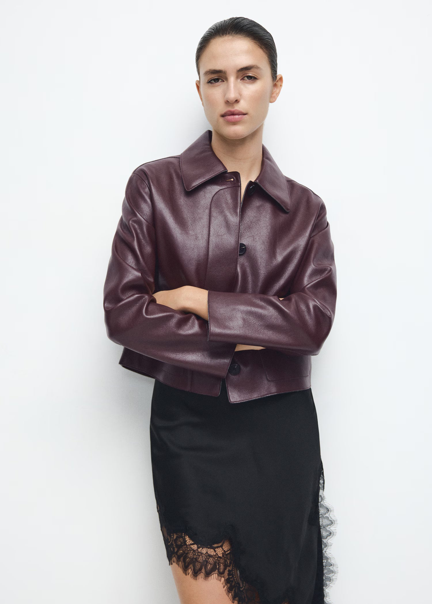Chaqueta Mango efecto piel con bolsillos Granate