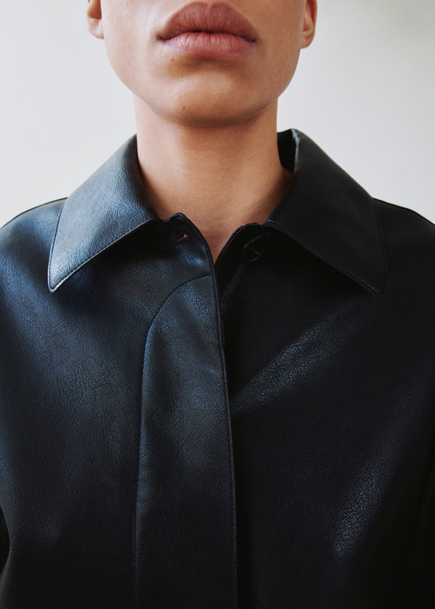 Chaqueta Mango efecto piel con bolsillos - Negro