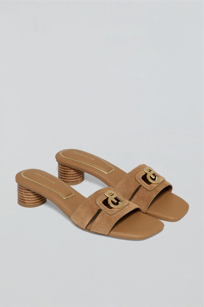 Mule de Tacón Giorgia Camel con Detalle Metálico