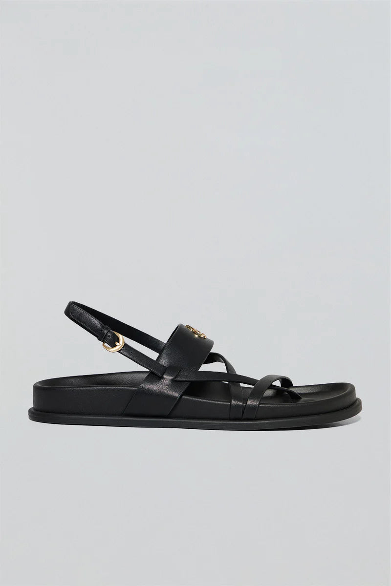 Sandalia Negra de Tiras Allegra Tipo Bio con Detalle Metálico