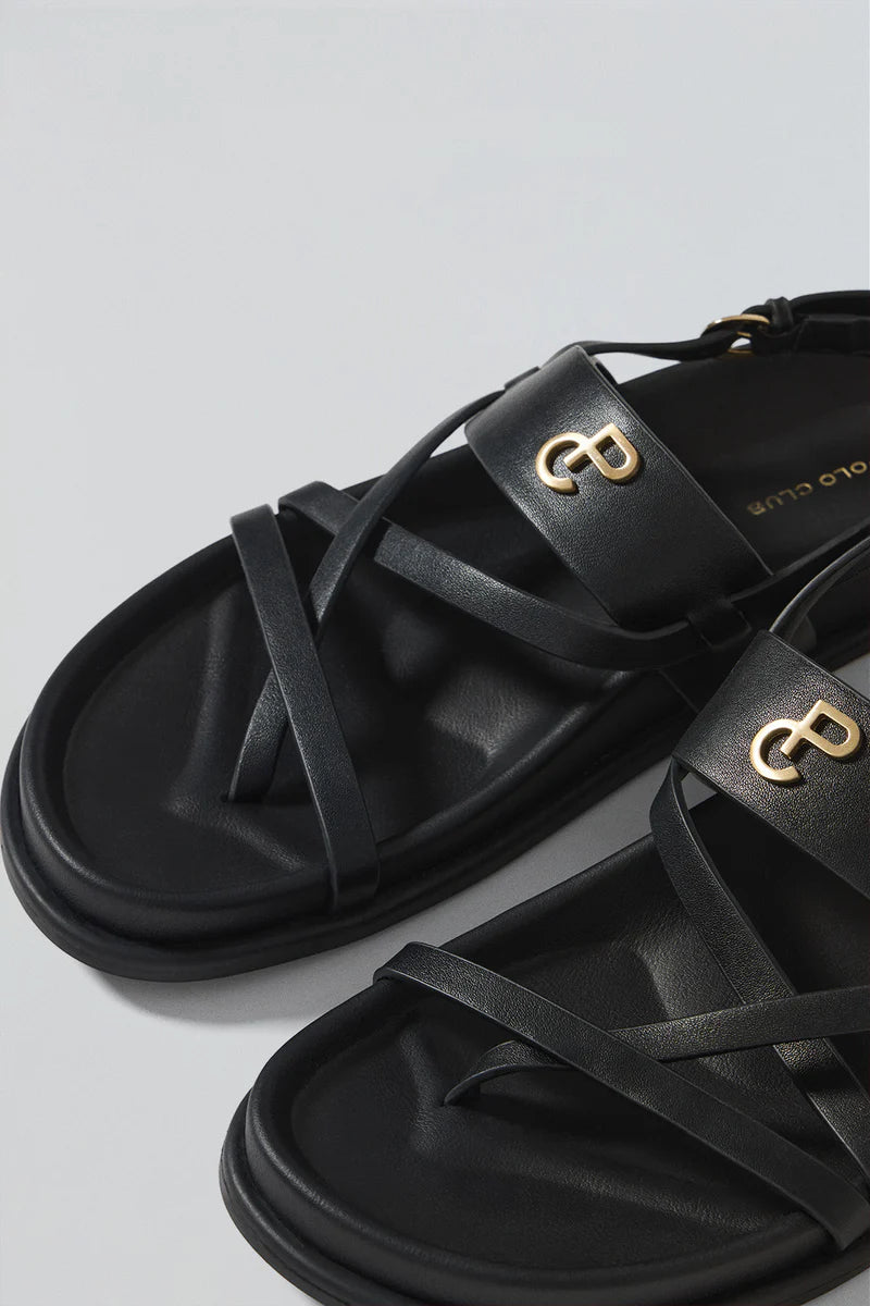 Sandalia Negra de Tiras Allegra Tipo Bio con Detalle Metálico