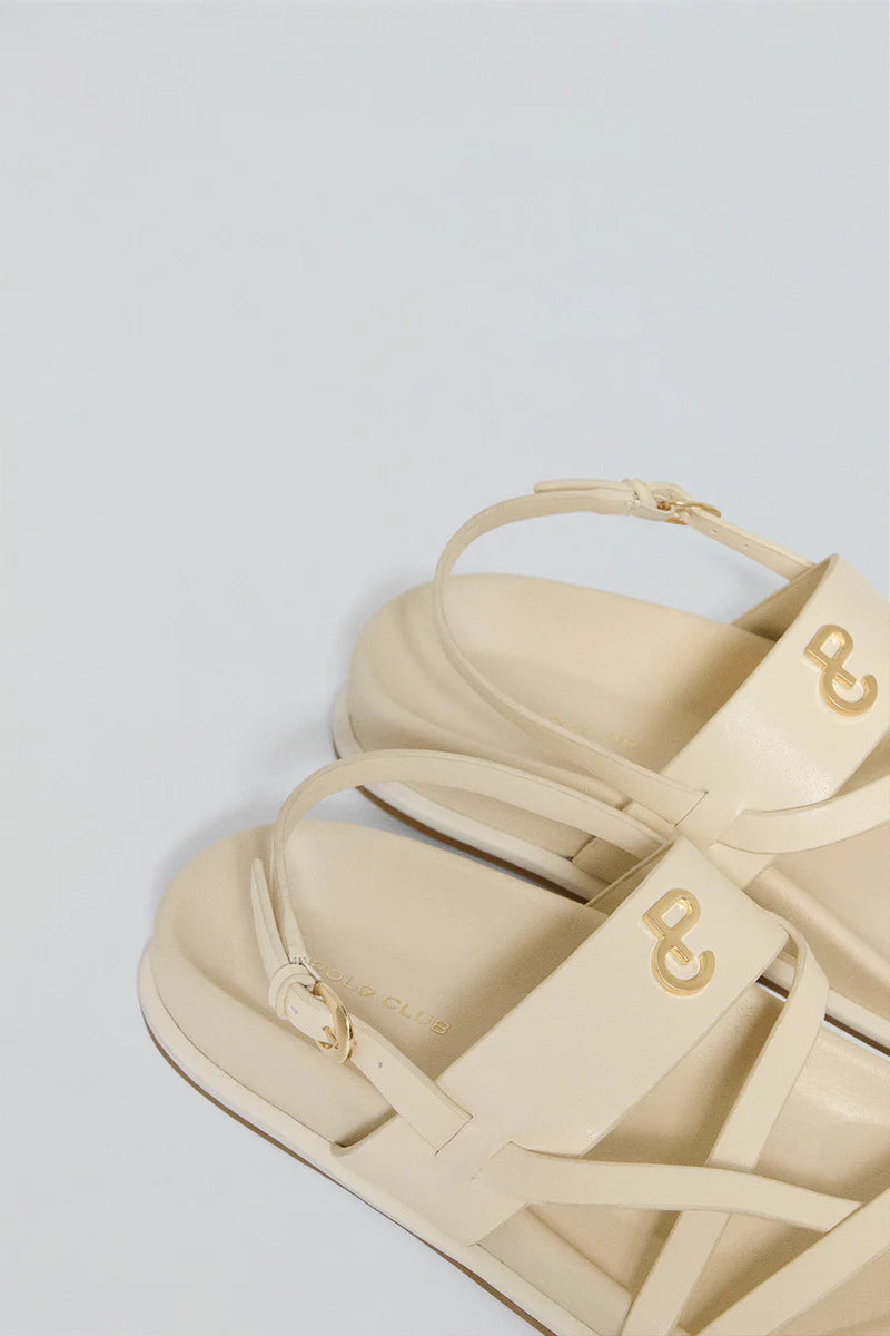 Sandalia Beige de Tiras Allegra Tipo Bio con Detalle Metálico