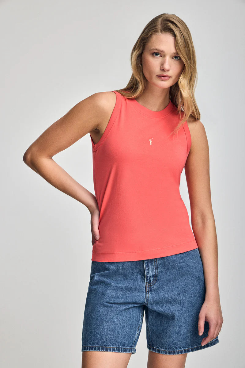 Camiseta Básica Color Coral Sin Mangas con Logo Bordado Rigby Go