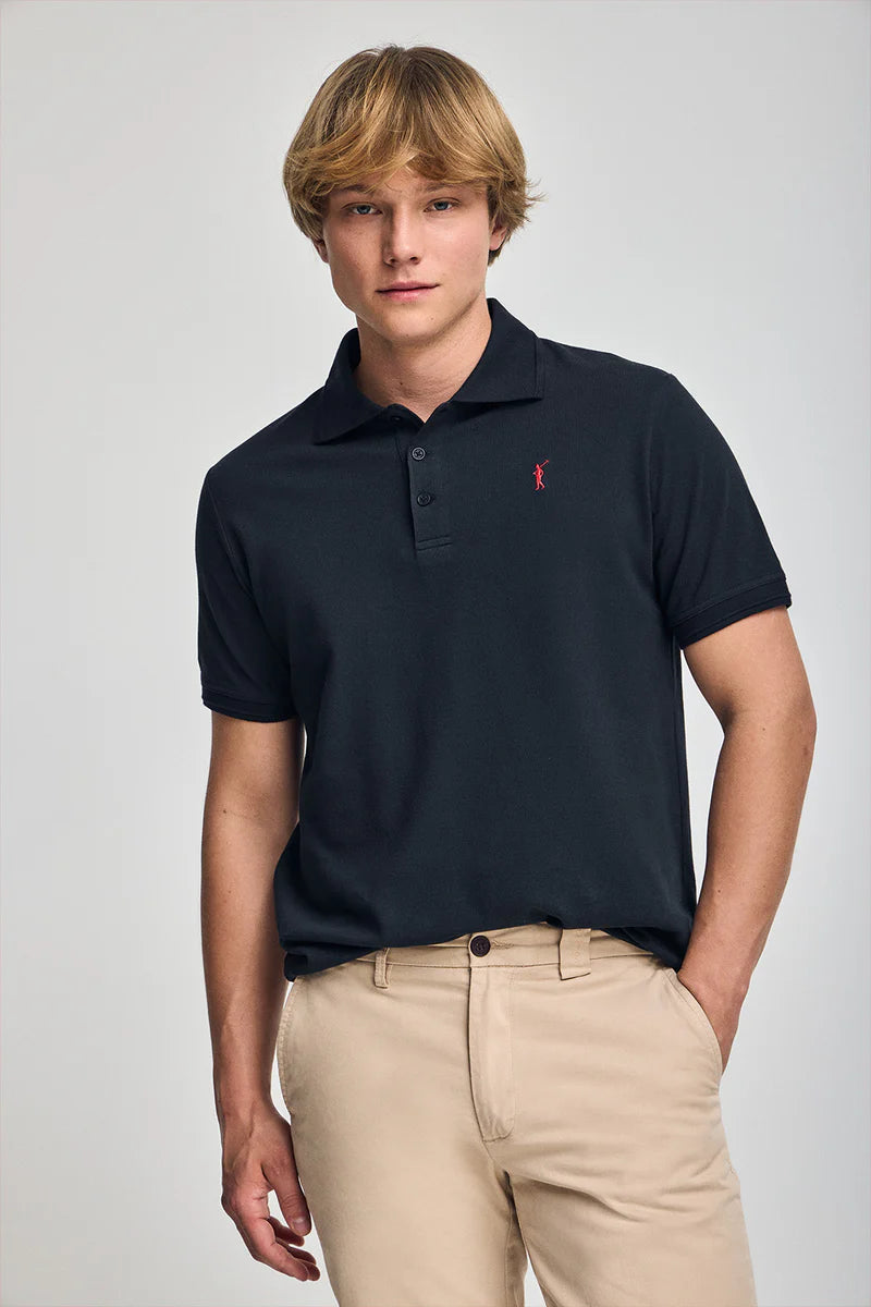 Polo azul marino de manga corta y tres botones con logo bordado Rigby Go