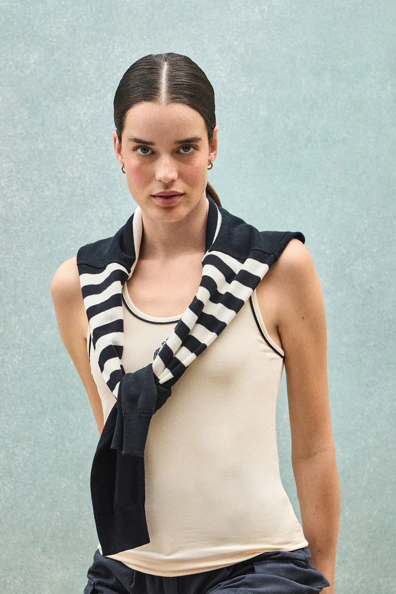 Camiseta Color Crudo de Tirantes con Escudo Náutico