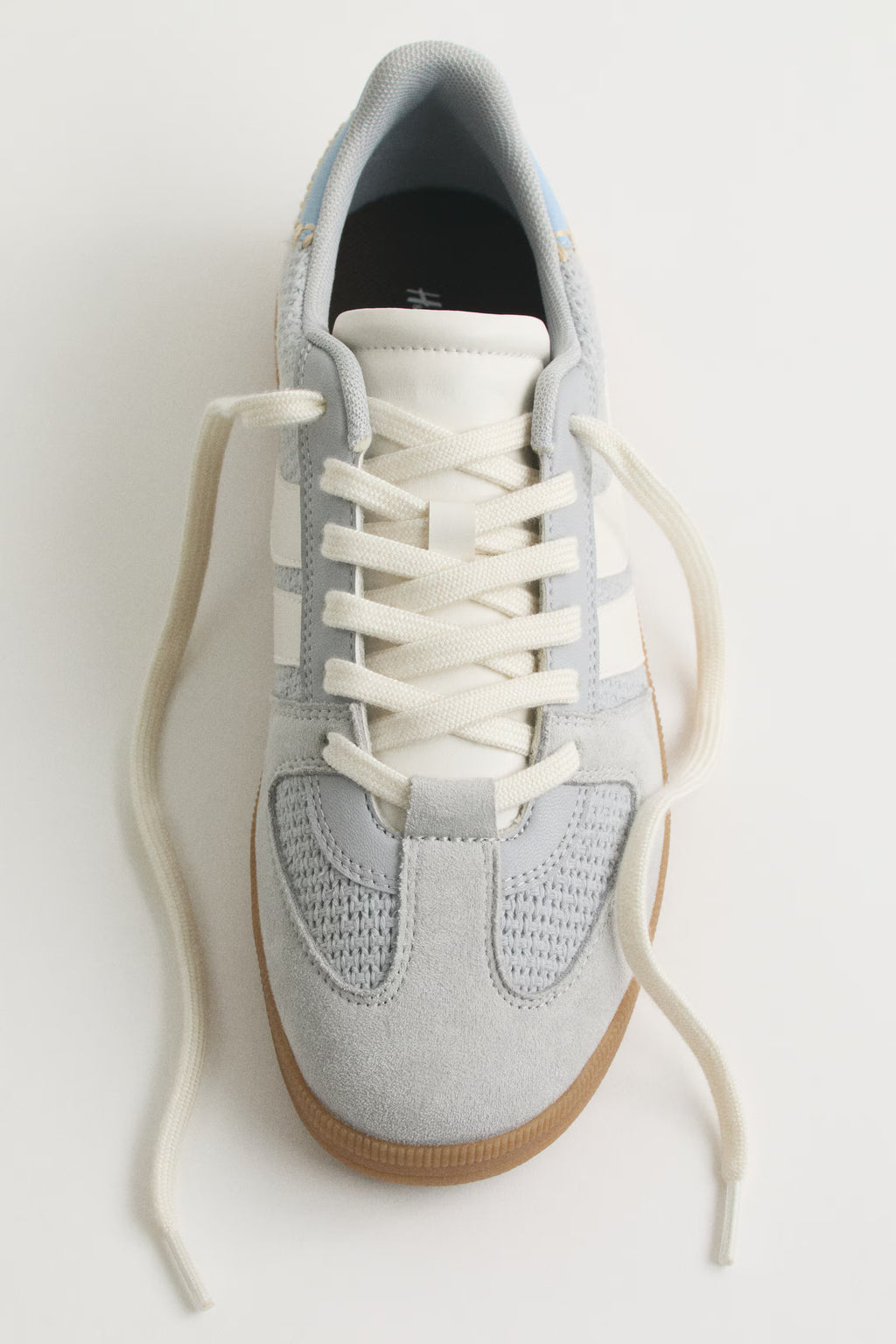 Zapatillas deportivas con collarín acolchado y cordones - Gris claro