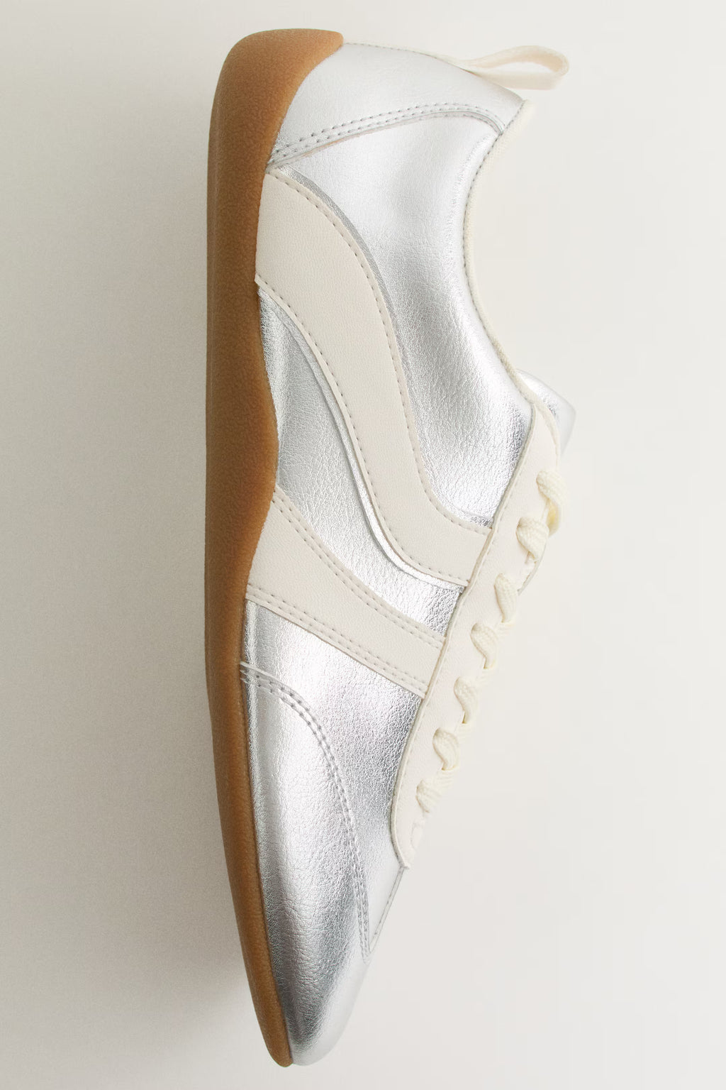 Zapatillas deportivas con collarín acolchado y cordones - Plateado H&M