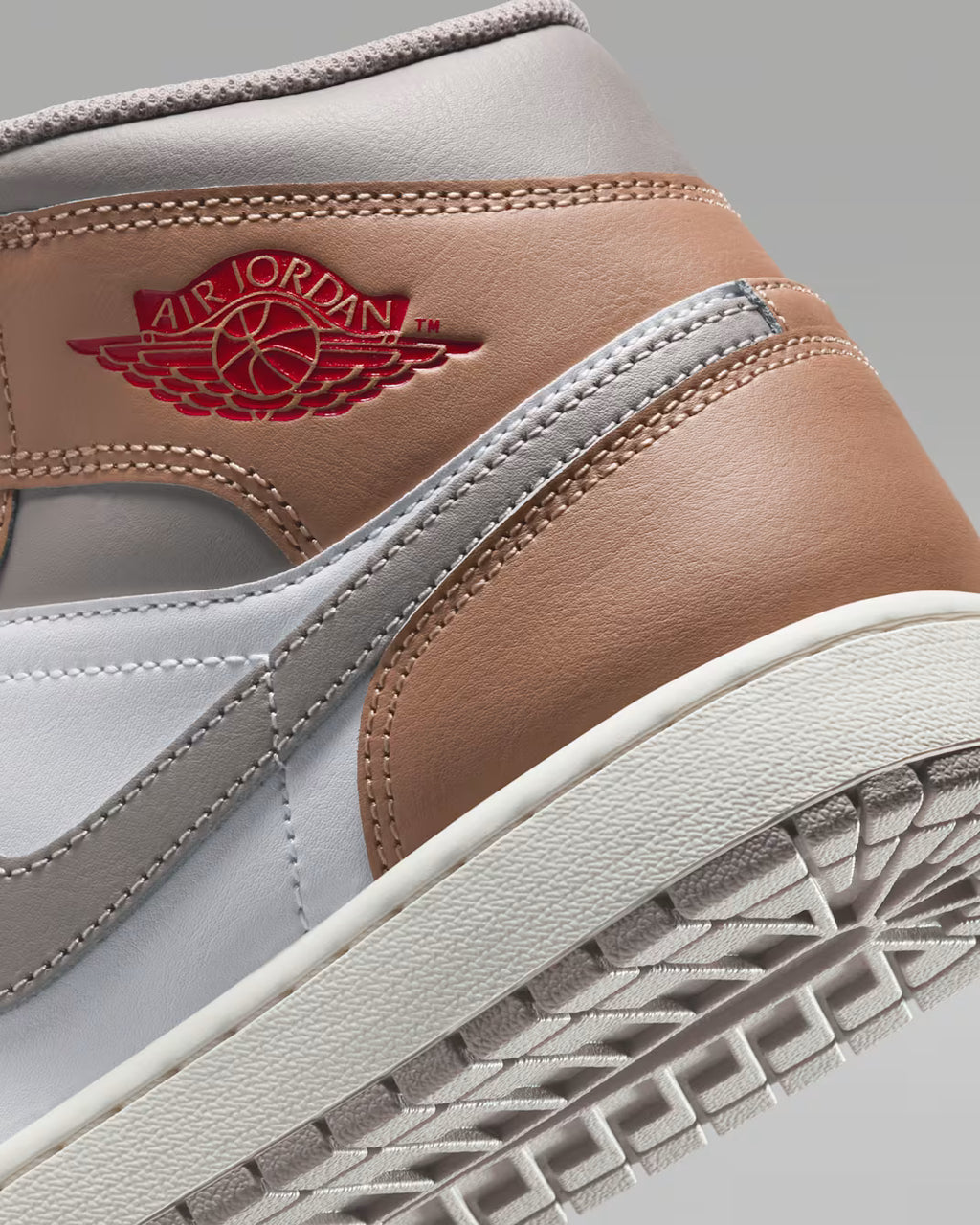 Air Jordan 1 Mid Blanco Beige Gris