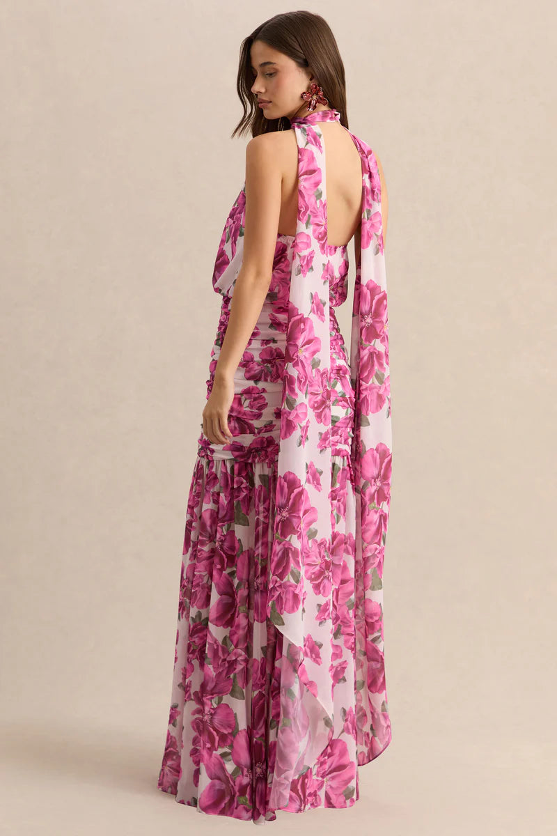 Vestido halter hibiscus rosa detalle pañuelo fluido espalda abierta maxi The Gia Street
