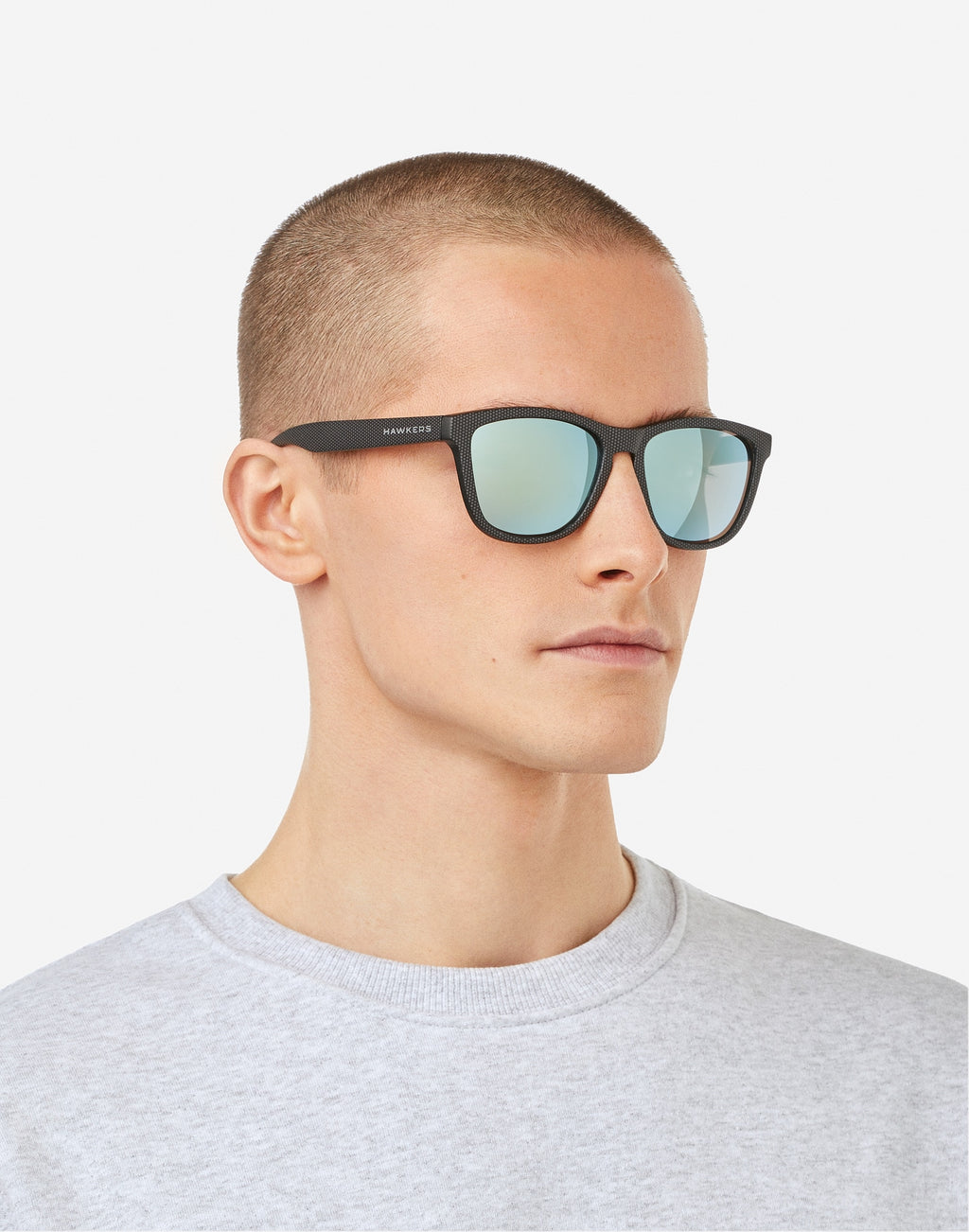 ONE - CARBONO BLUE CHROME