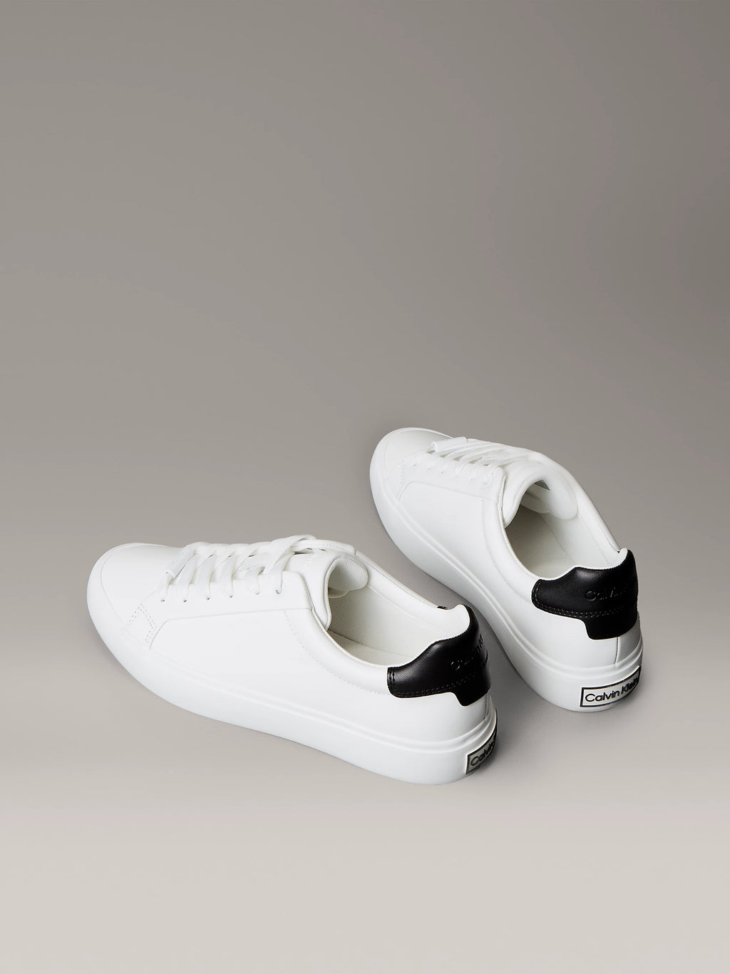 Zapatillas de piel lisa con logo grabado bright white/black