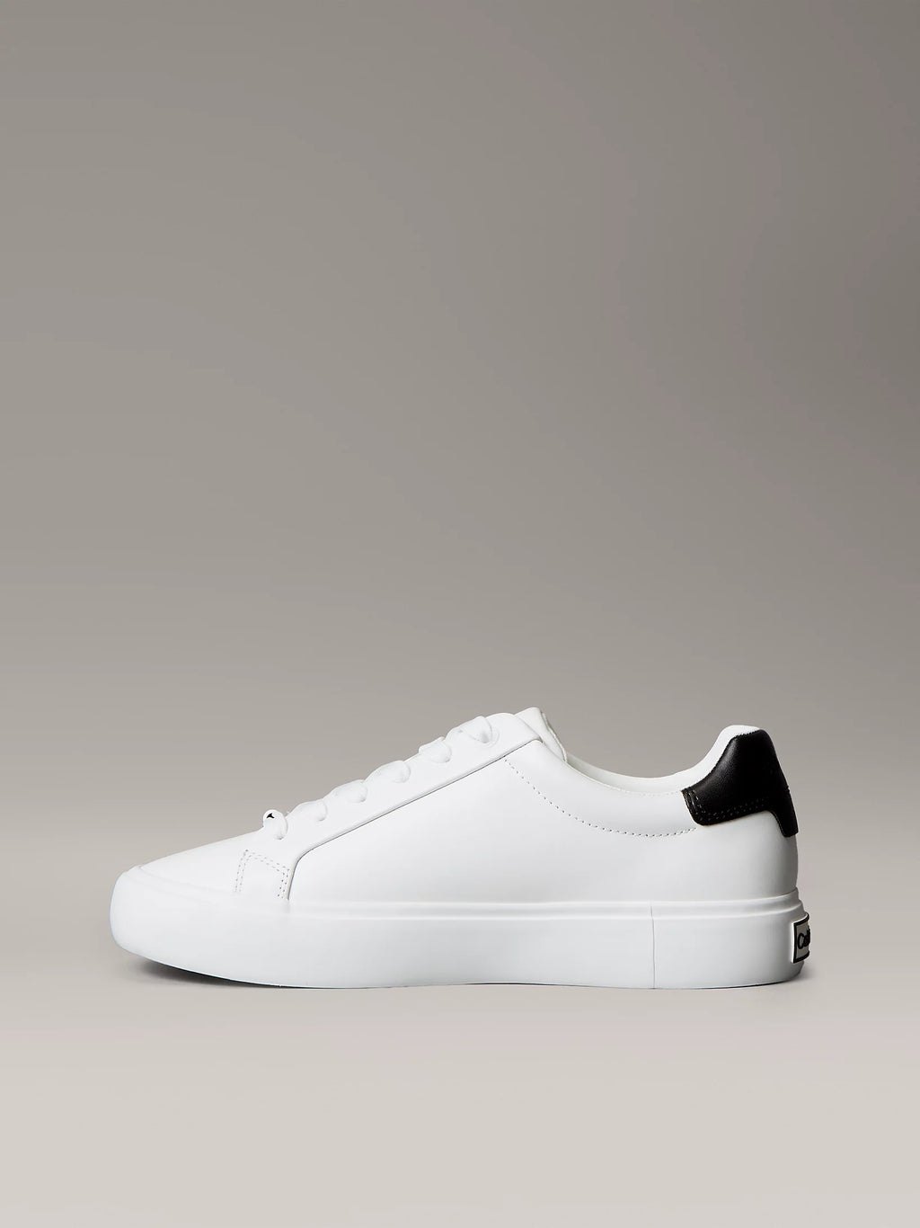 Zapatillas de piel lisa con logo grabado bright white/black
