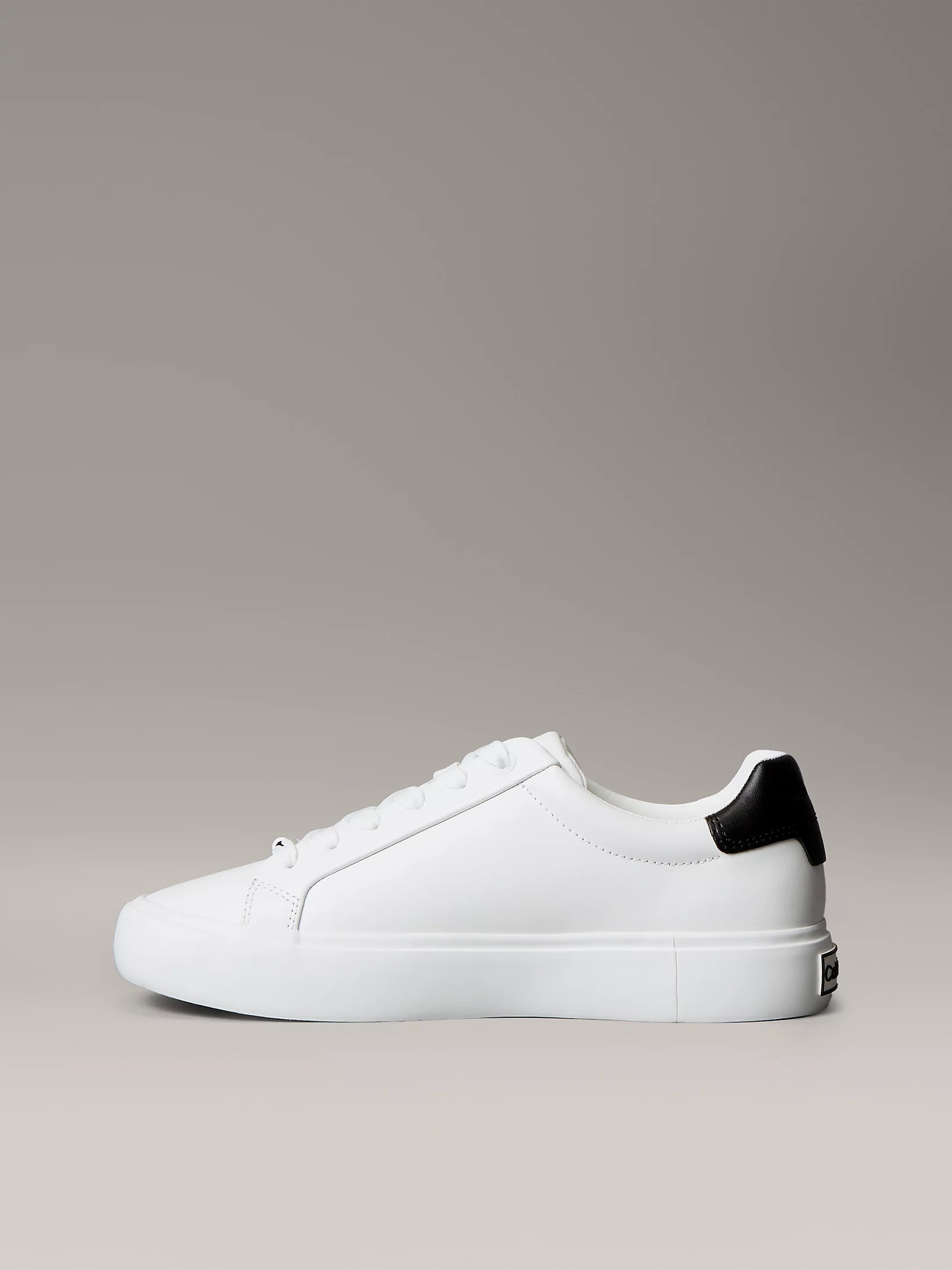 Zapatillas de piel lisa con logo grabado bright white/black