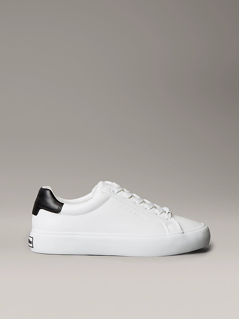 Zapatillas de piel lisa con logo grabado bright white/black