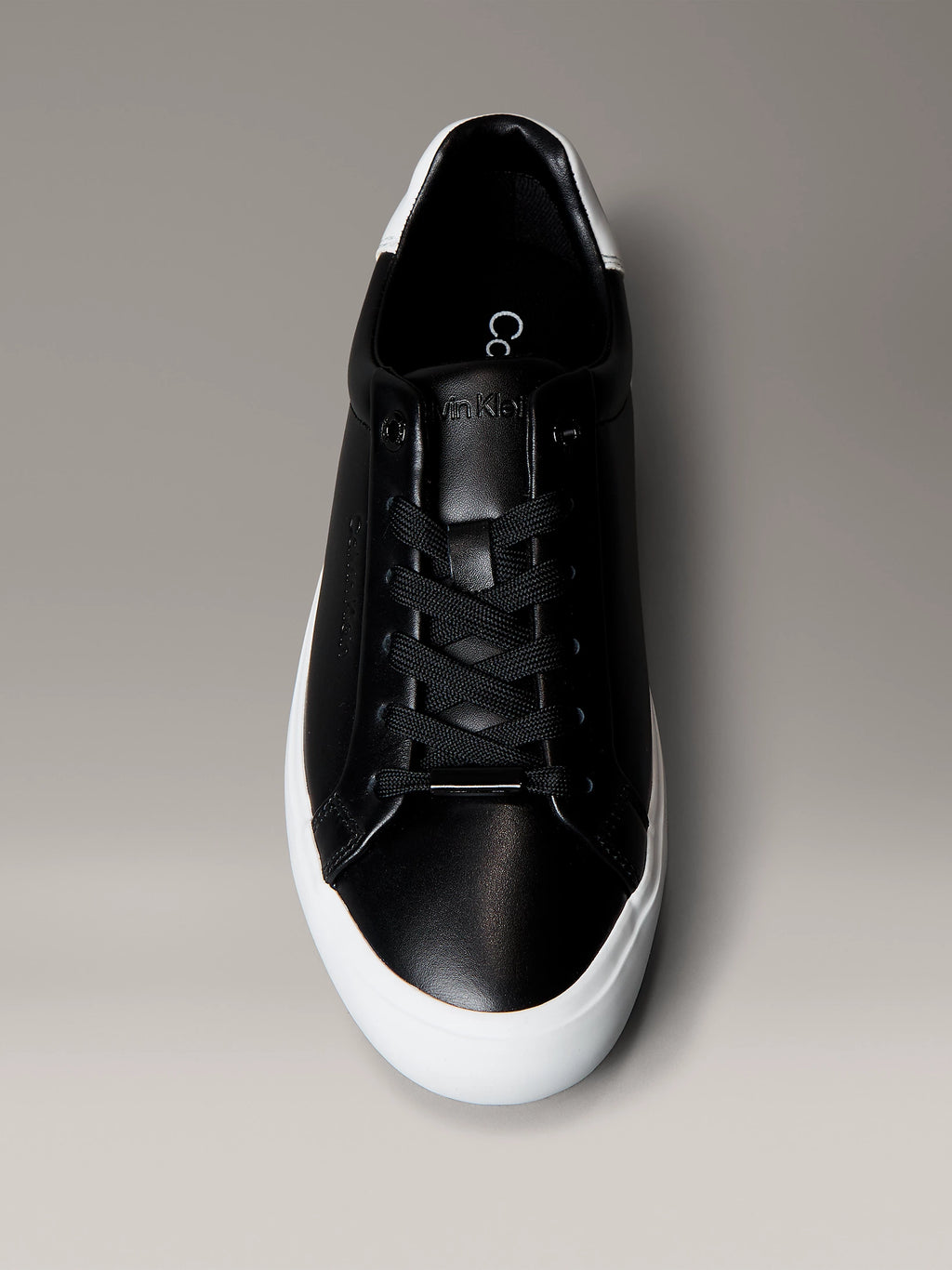 Zapatillas de piel lisa con logo grabado black/bright white