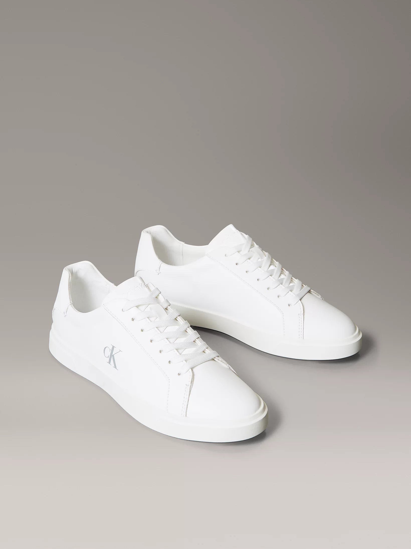 Zapatillas Calvin Klein Piel Logo Distintivo Triple Bright White