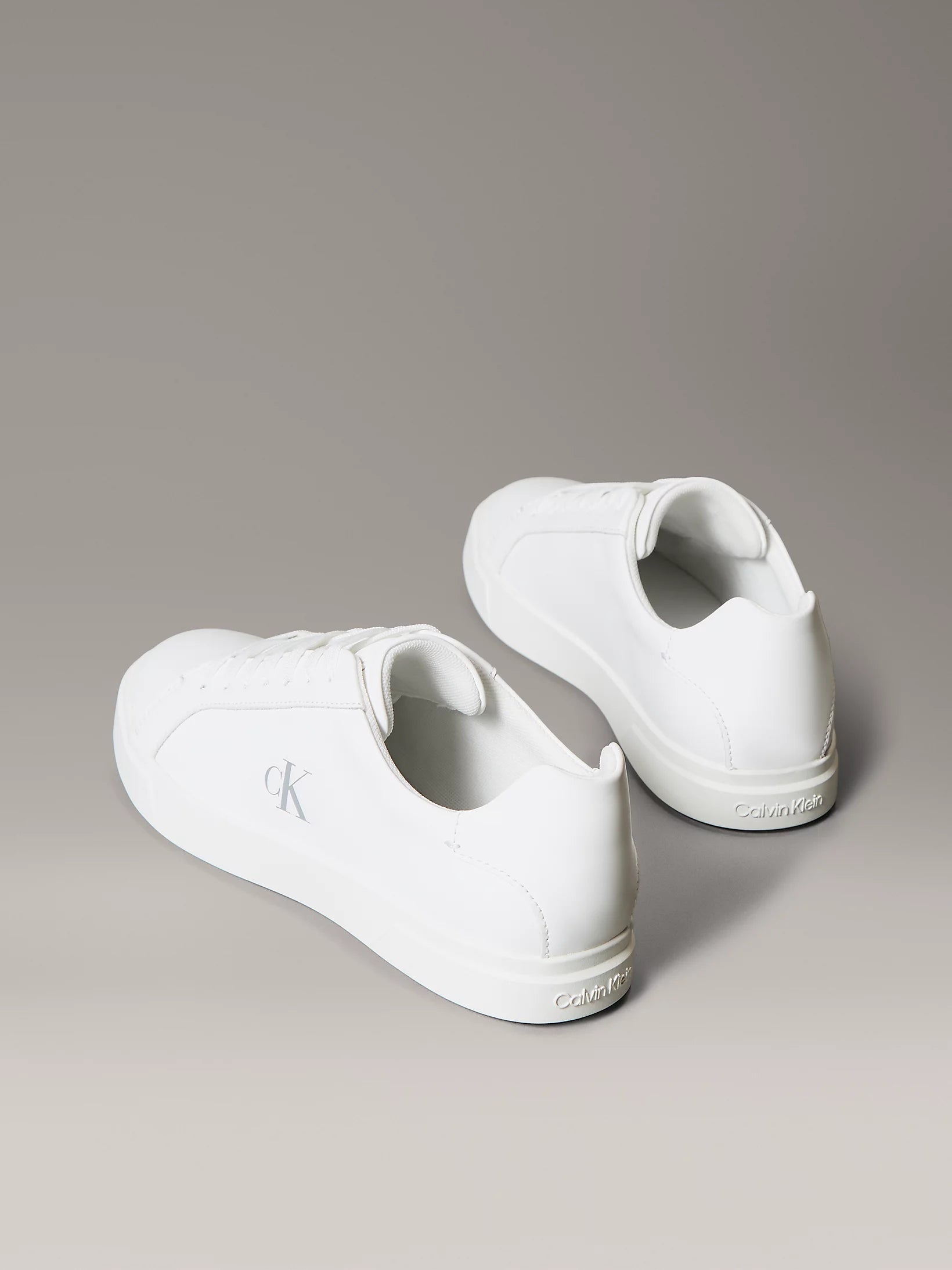 Zapatillas Calvin Klein Piel Logo Distintivo Triple Bright White