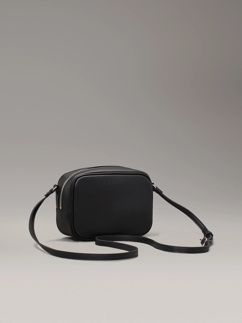 Bandolera Calvin Klein negra con logo