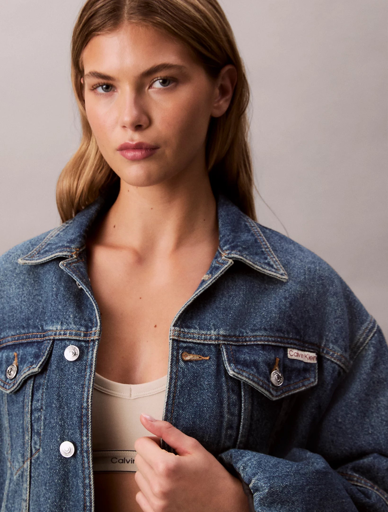 Chaqueta bubble vaquera holgada Calvin Klein azul medio