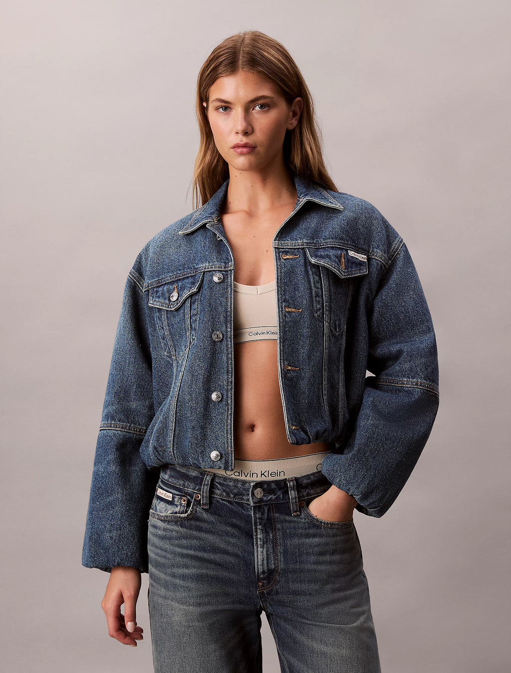 Chaqueta bubble vaquera holgada Calvin Klein azul medio