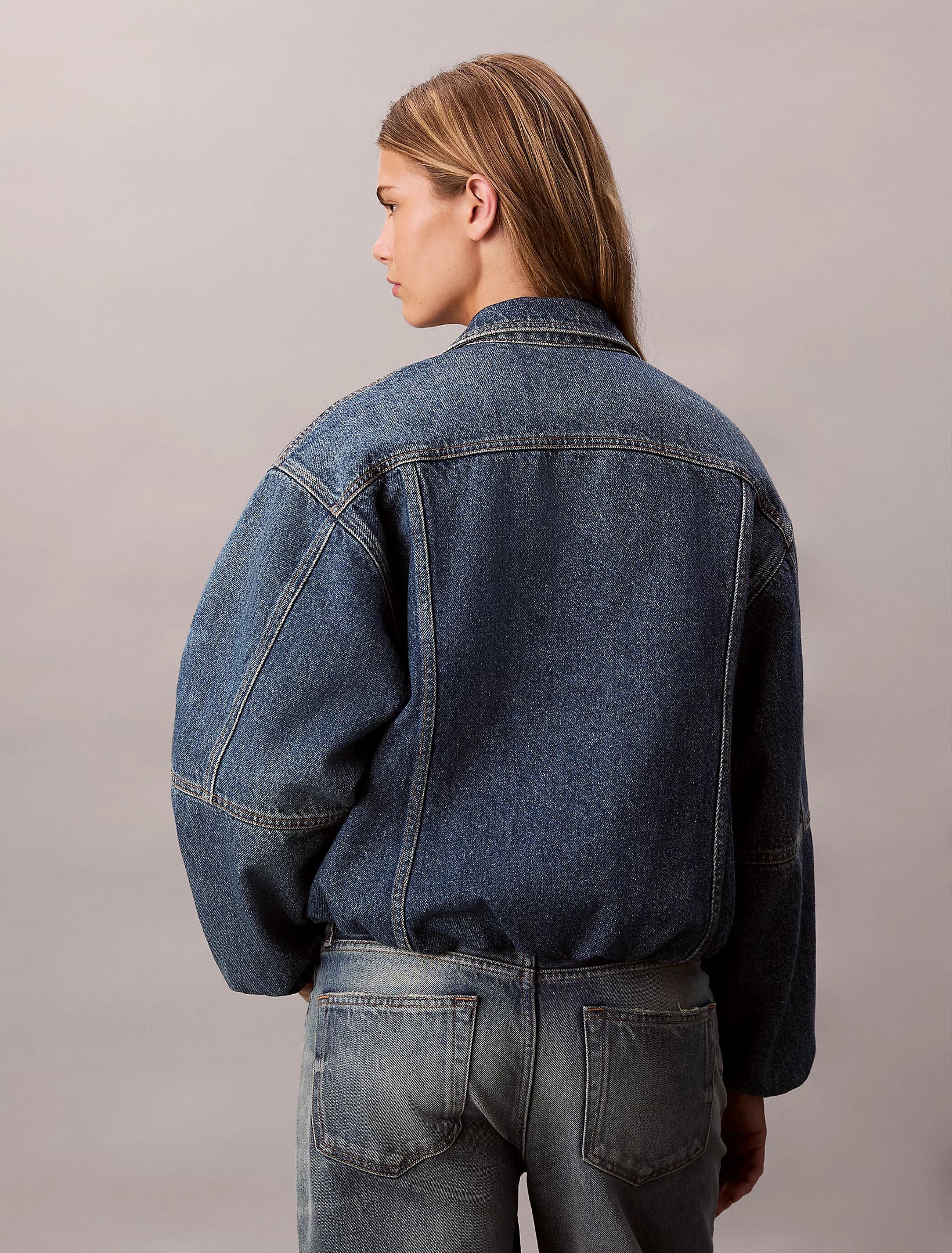 Chaqueta bubble vaquera holgada Calvin Klein azul medio