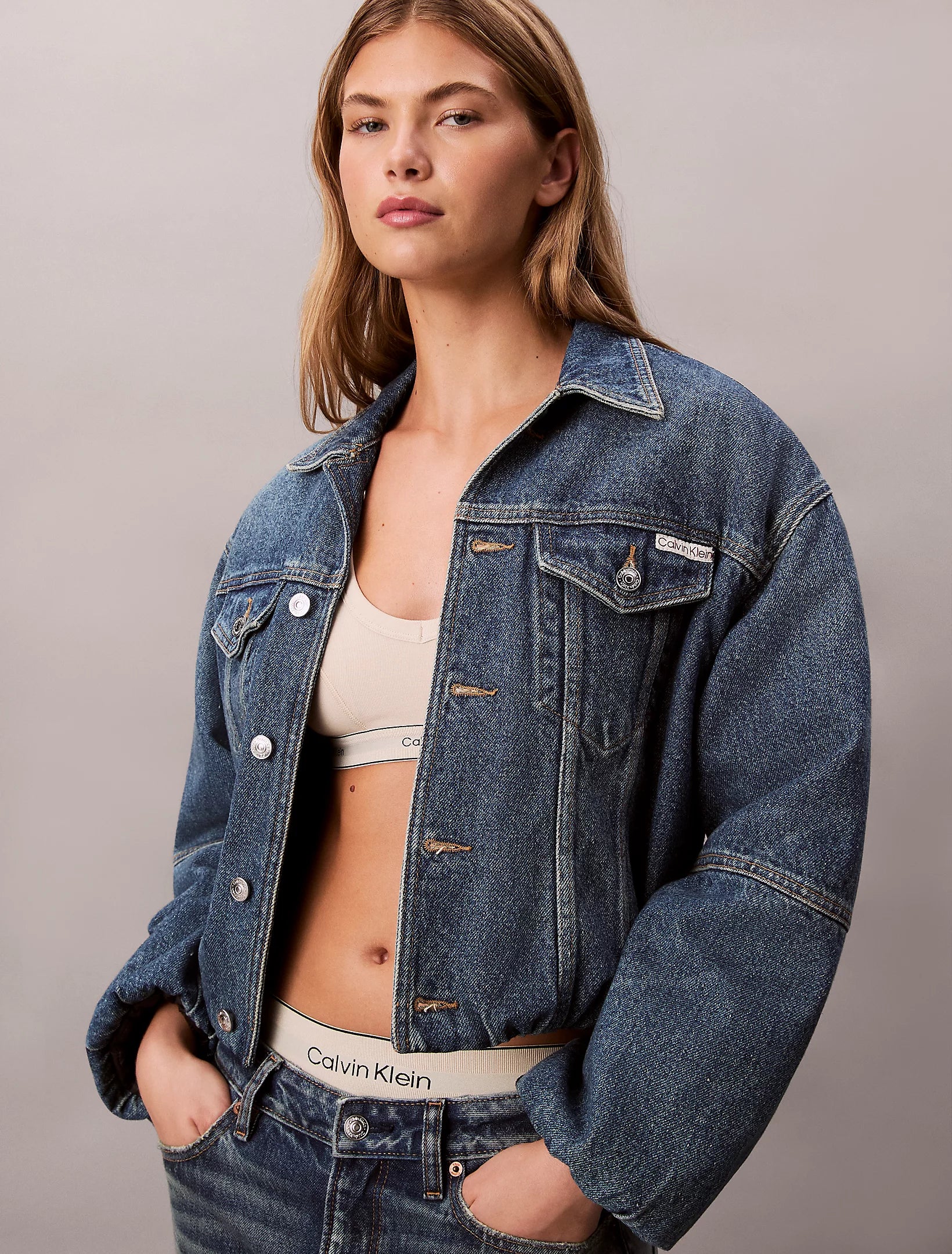Chaqueta bubble vaquera holgada Calvin Klein azul medio