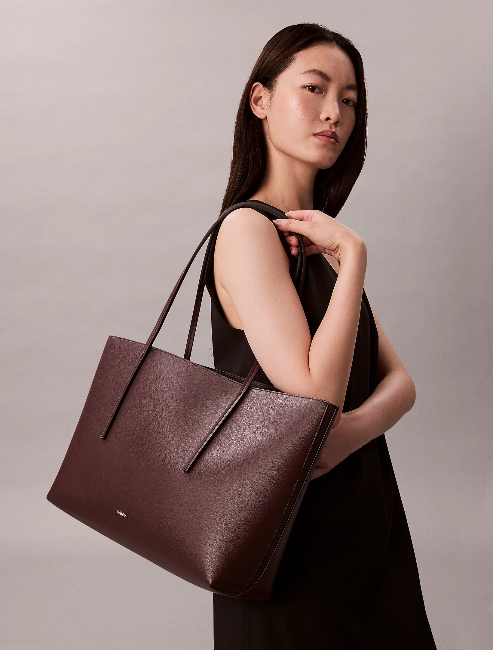 Bolso tote con logo en lámina metálica Fudge/Espresso