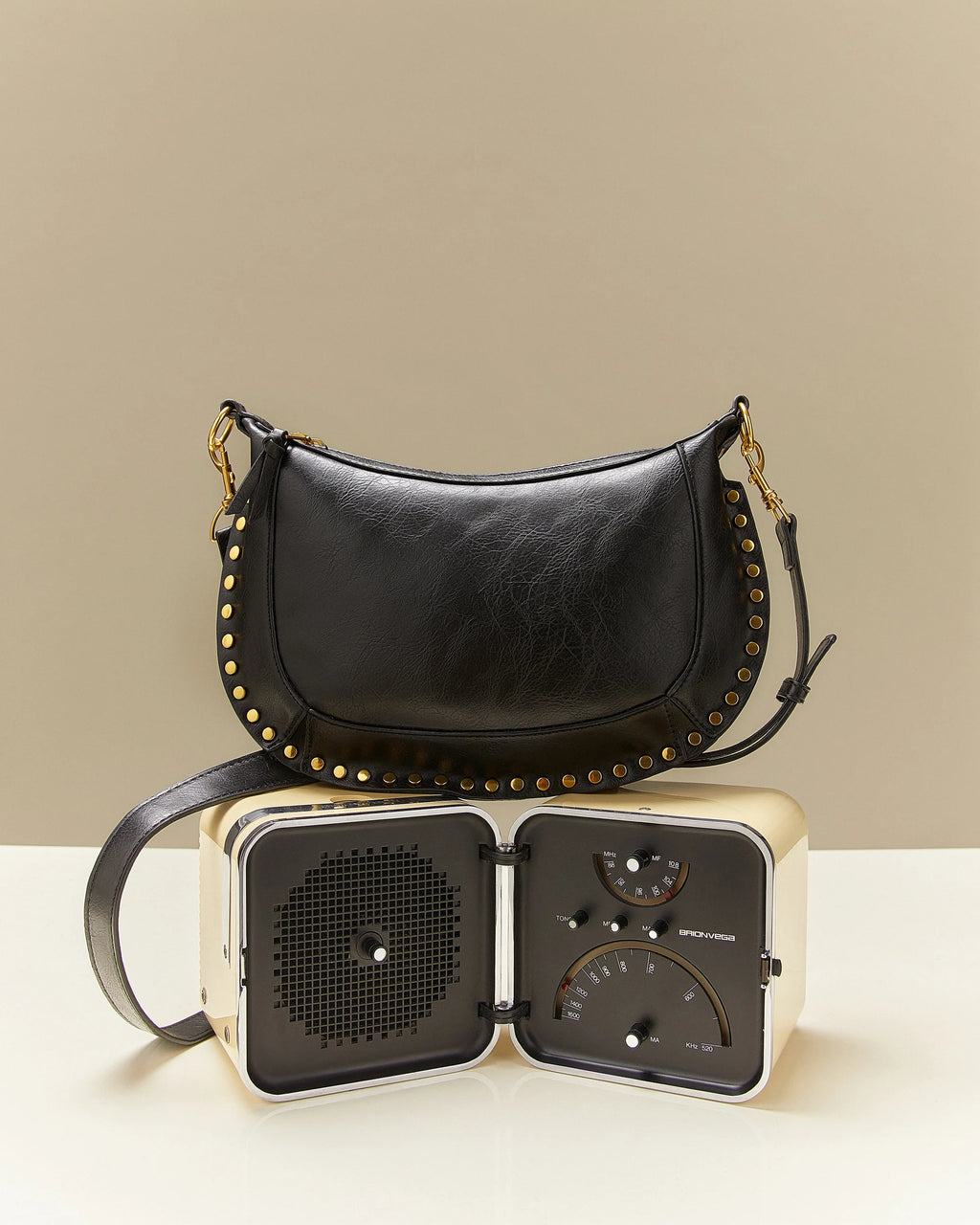 Bolso bandolera pequeño con detalles metálicos - Negro