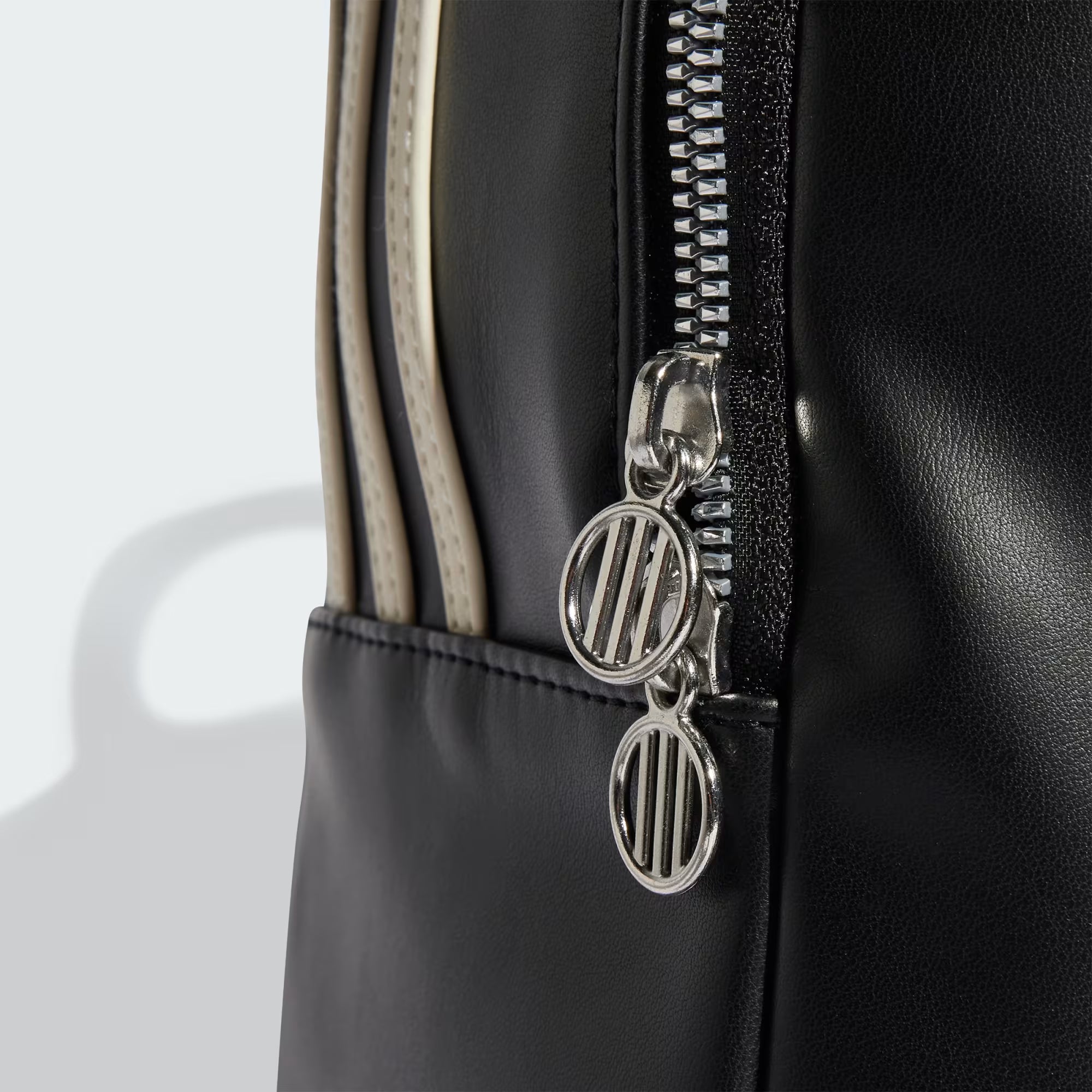 Mochila  Adidas Originals Polyurethane Outline Trefoil Black