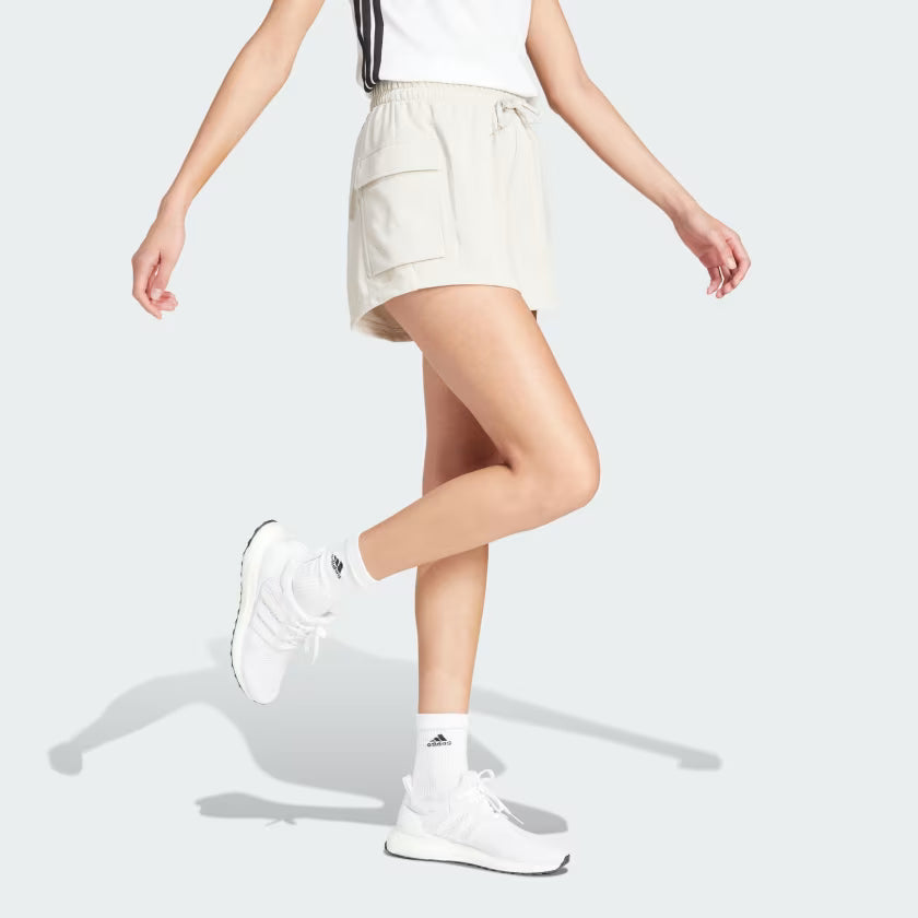 Pantalón corto Essentials Small Logo French Terry Cargo Beige