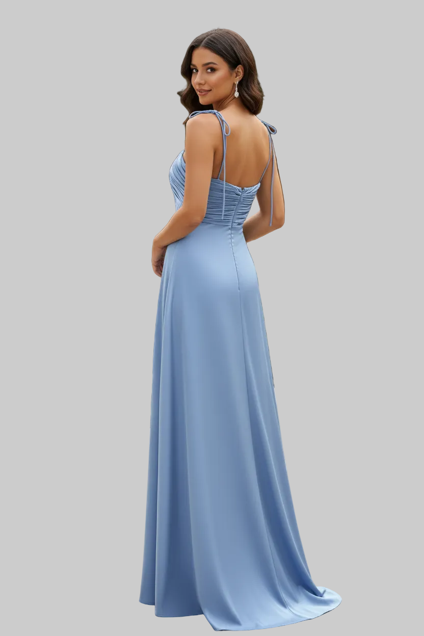 Vestido Amalfi en tejido  satinado  azul cielo celeste azul claro con tirantes drapeado bodas comuniones recepciones primavera verano