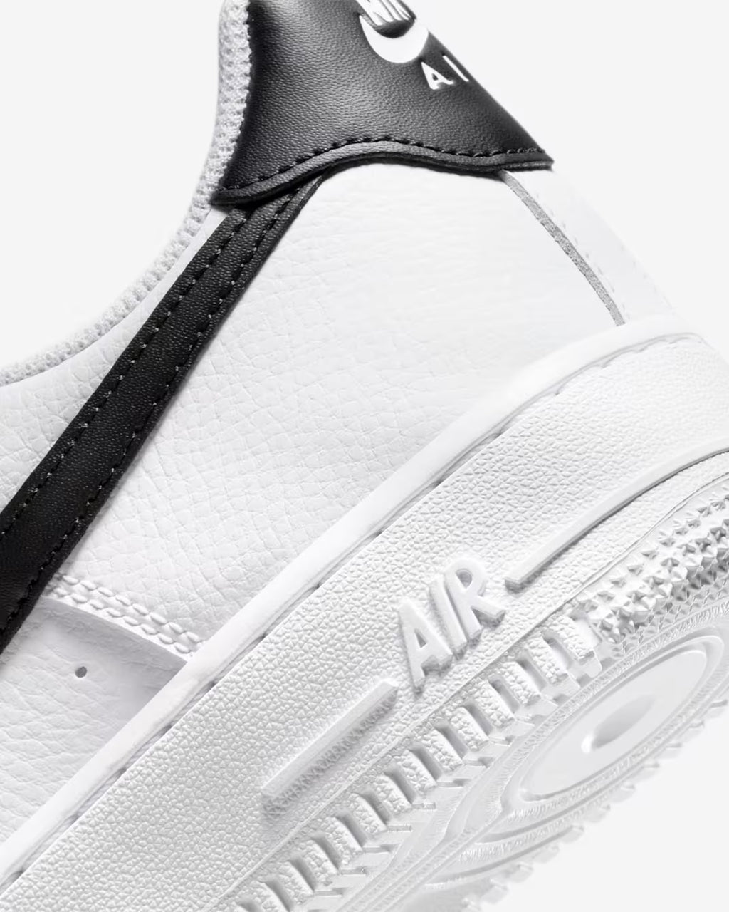 Nike Air Force 1 '07 Next Nature Blanco Negro