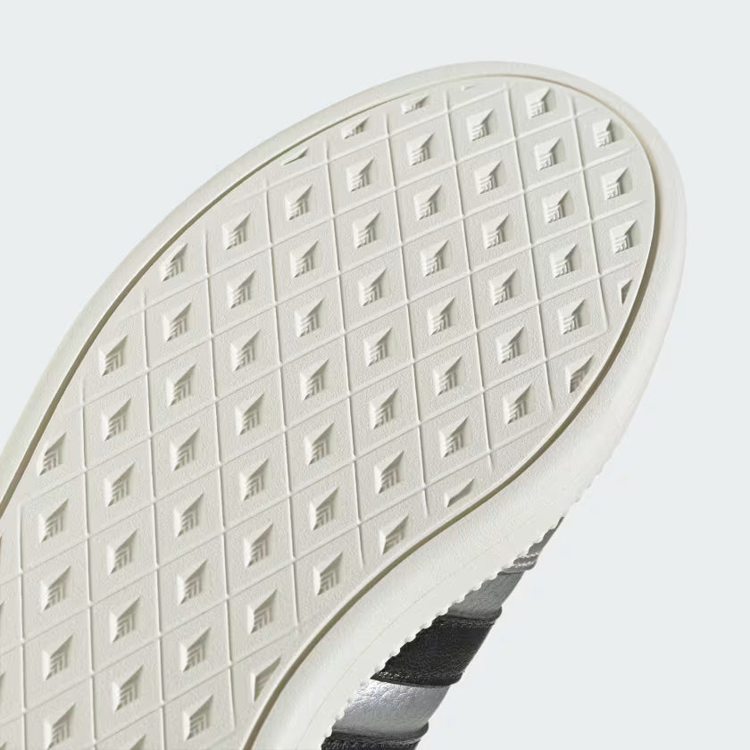 Zapatilla Breaknet Sleek Matte Silver / Core Black / Off White