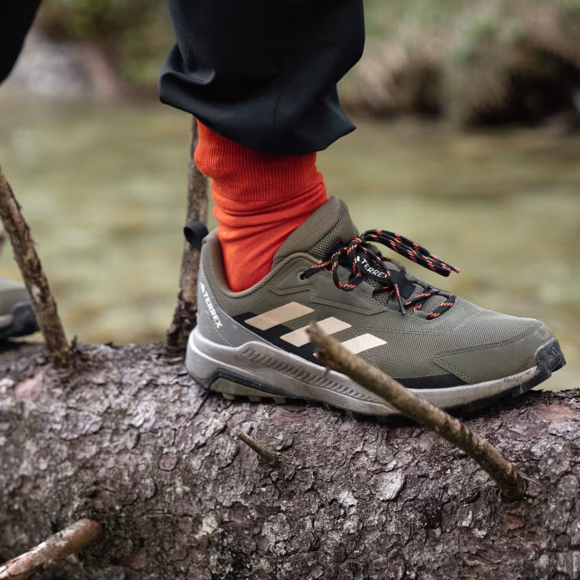 Zapatilla Terrex Anylander Hiking Olive Strata / Wonder Beige / Core Black