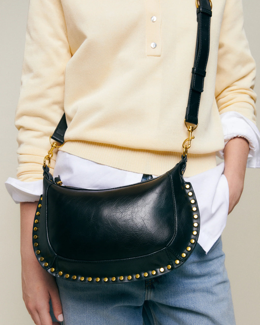 Bolso bandolera pequeño con detalles metálicos - Negro