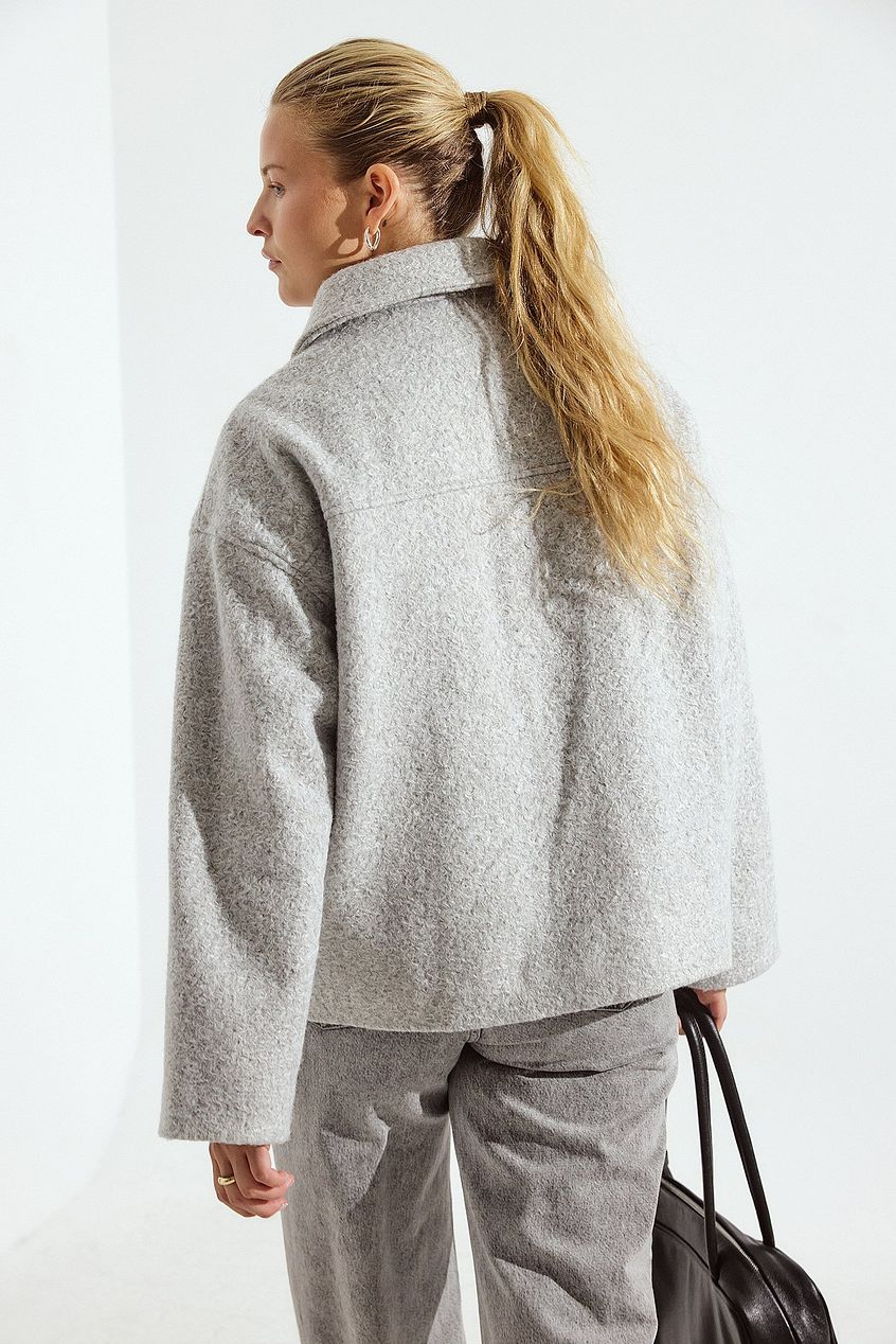 Chaqueta de Bouclé con Cremallera NA KD Gris Claro