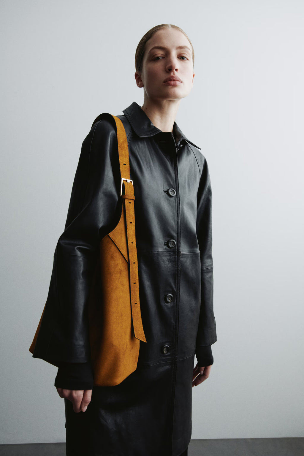 Bolso de hombro marrón nobuk H&M