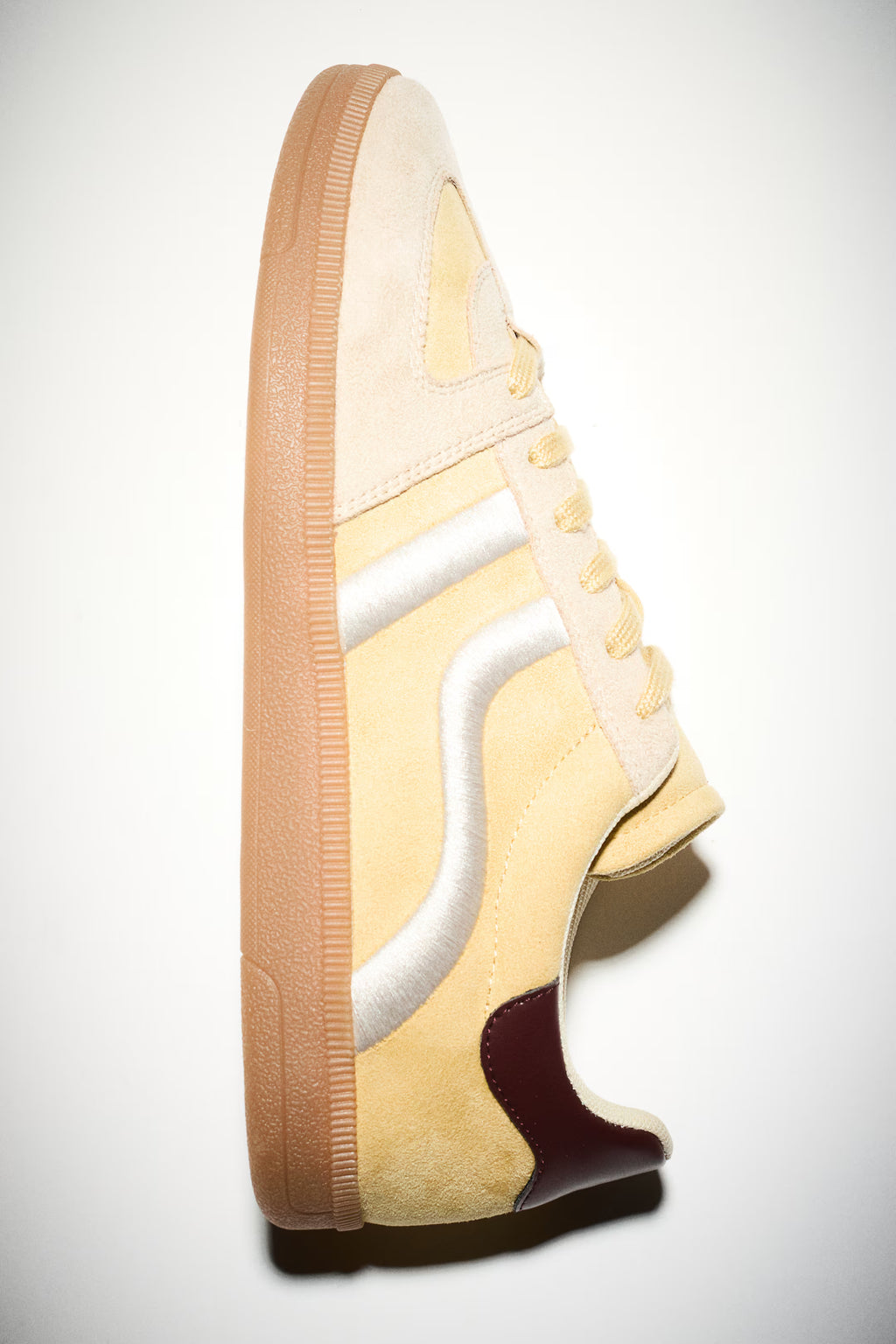 Zapatillas deportivas con collarín acolchado y cordones - Amarillo claro/Beige claro
