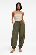 Pantalón Jasmine abullonado algodón verde caqui mujer vista frontal cintura elástica — The Gia Street