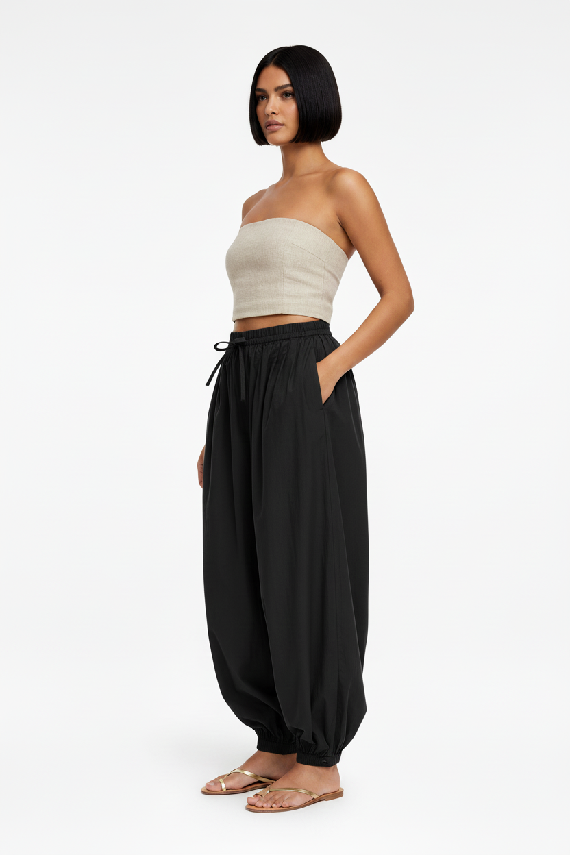 Pantalón Jasmine abullonado algodón negro vista lateral 3/4 bolsillos laterales — The Gia Street