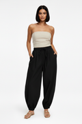Pantalón Jasmine abullonado algodón negro mujer vista frontal cintura elástica — The Gia Street